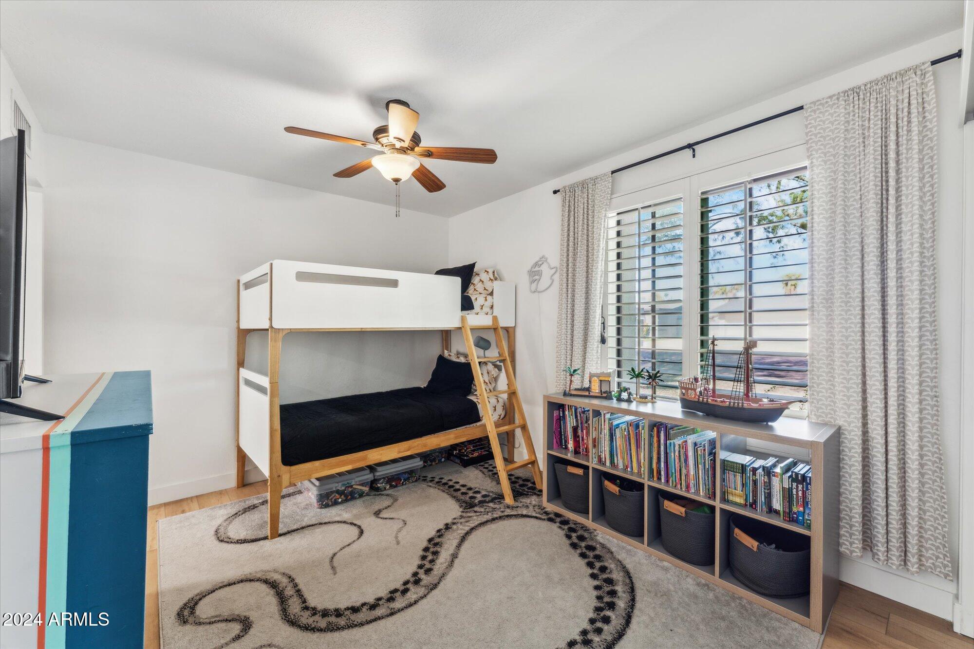 3927 E PARADISE Drive