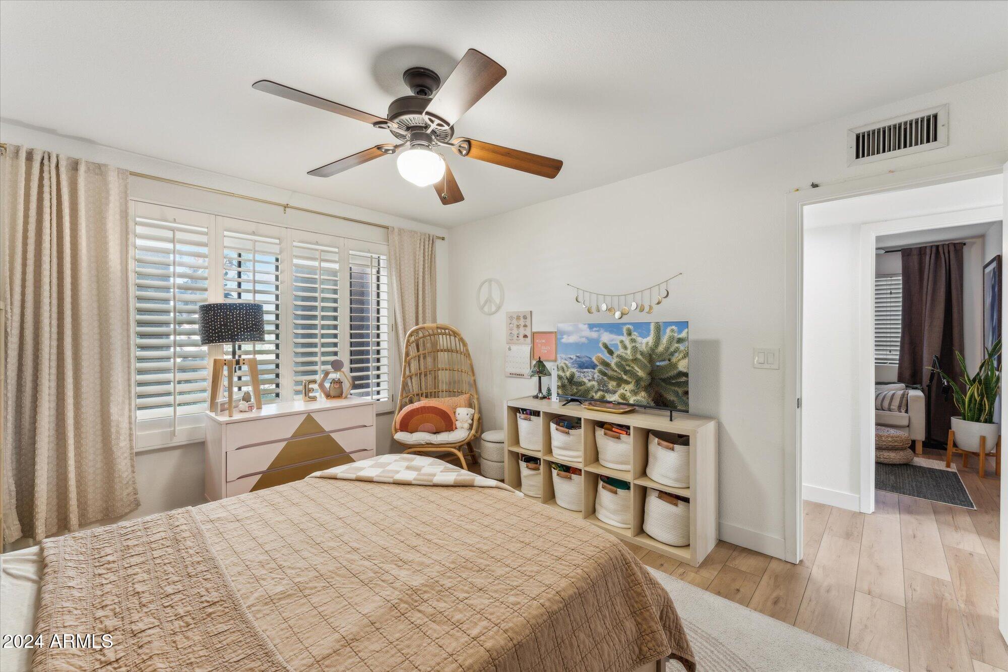 3927 E PARADISE Drive