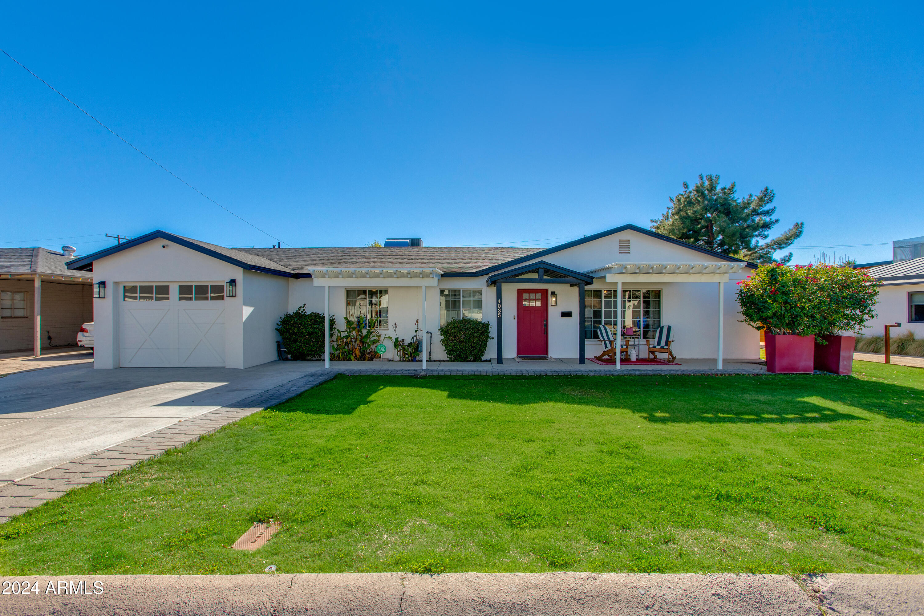 4035 E INDIANOLA Avenue