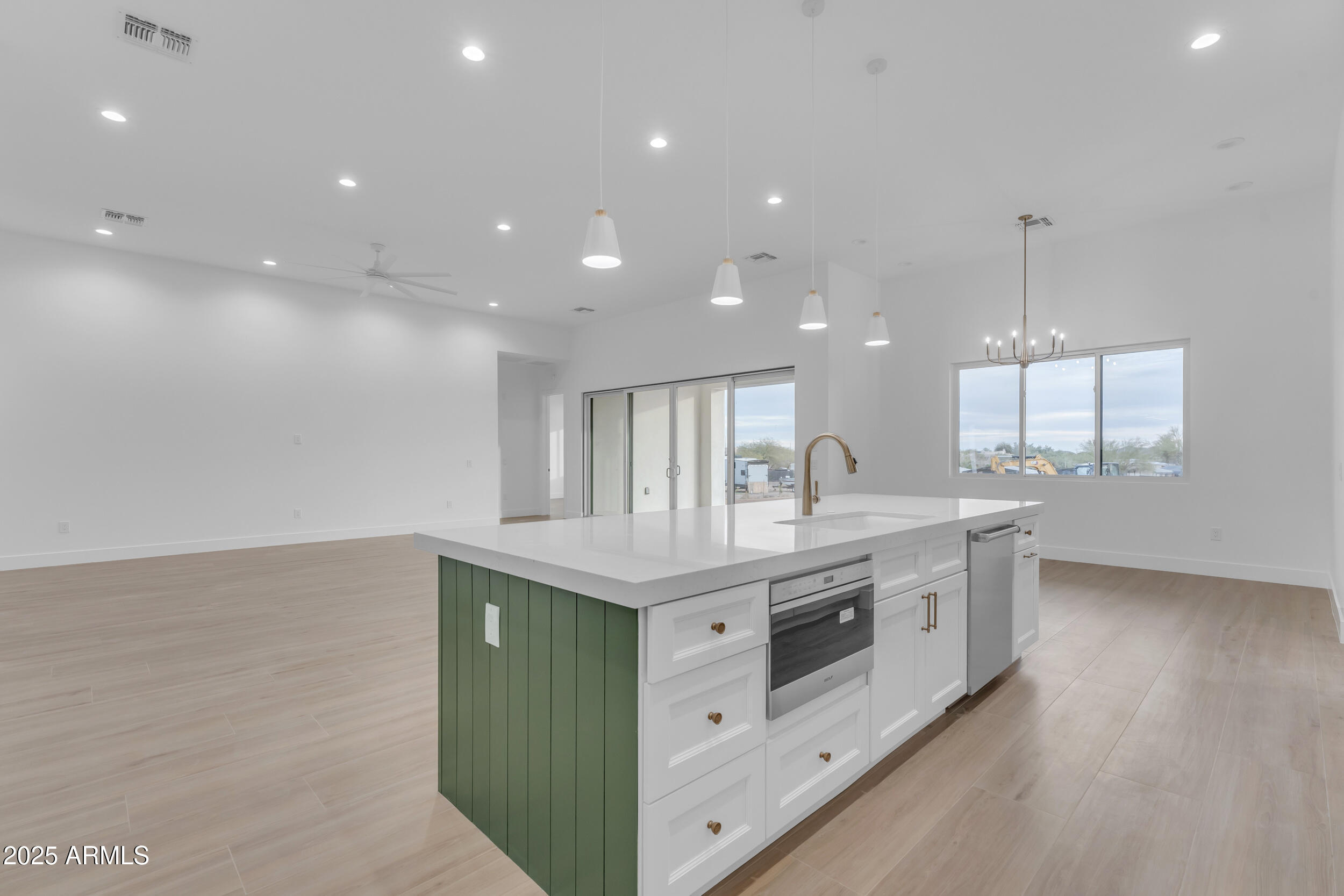 433 W Saddle Mountain Road