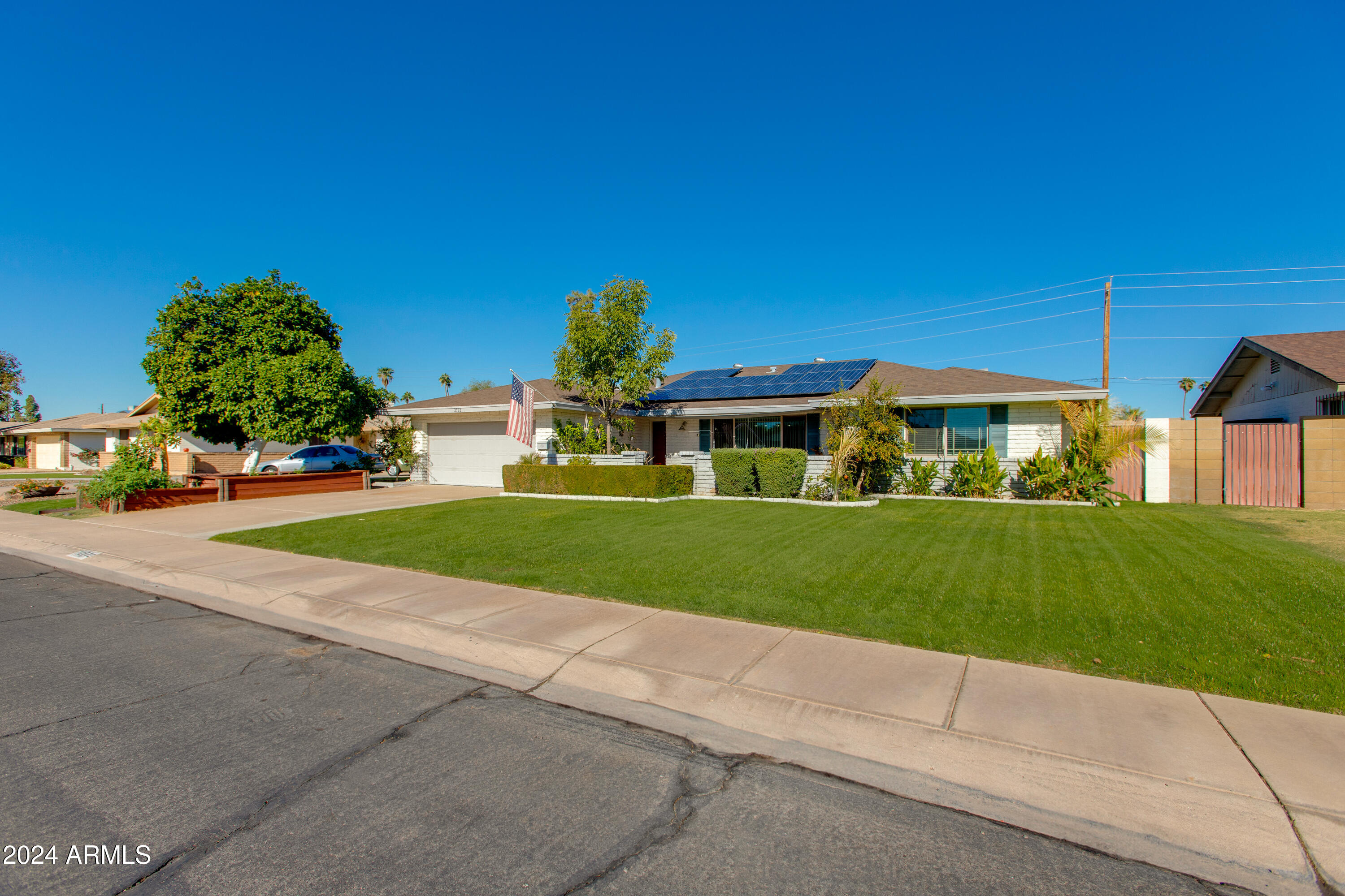 2502 E HUNTINGTON Drive