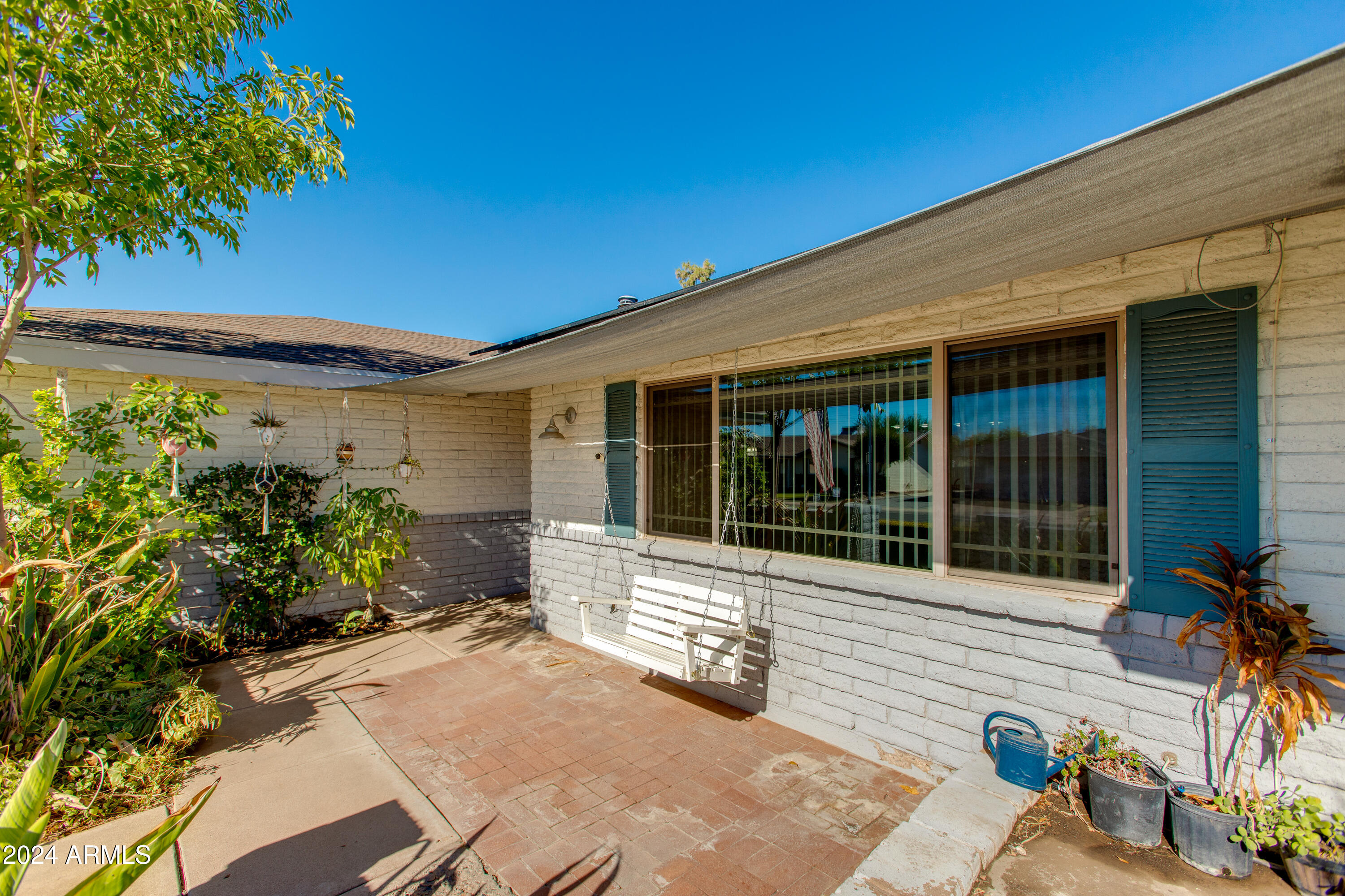 2502 E HUNTINGTON Drive