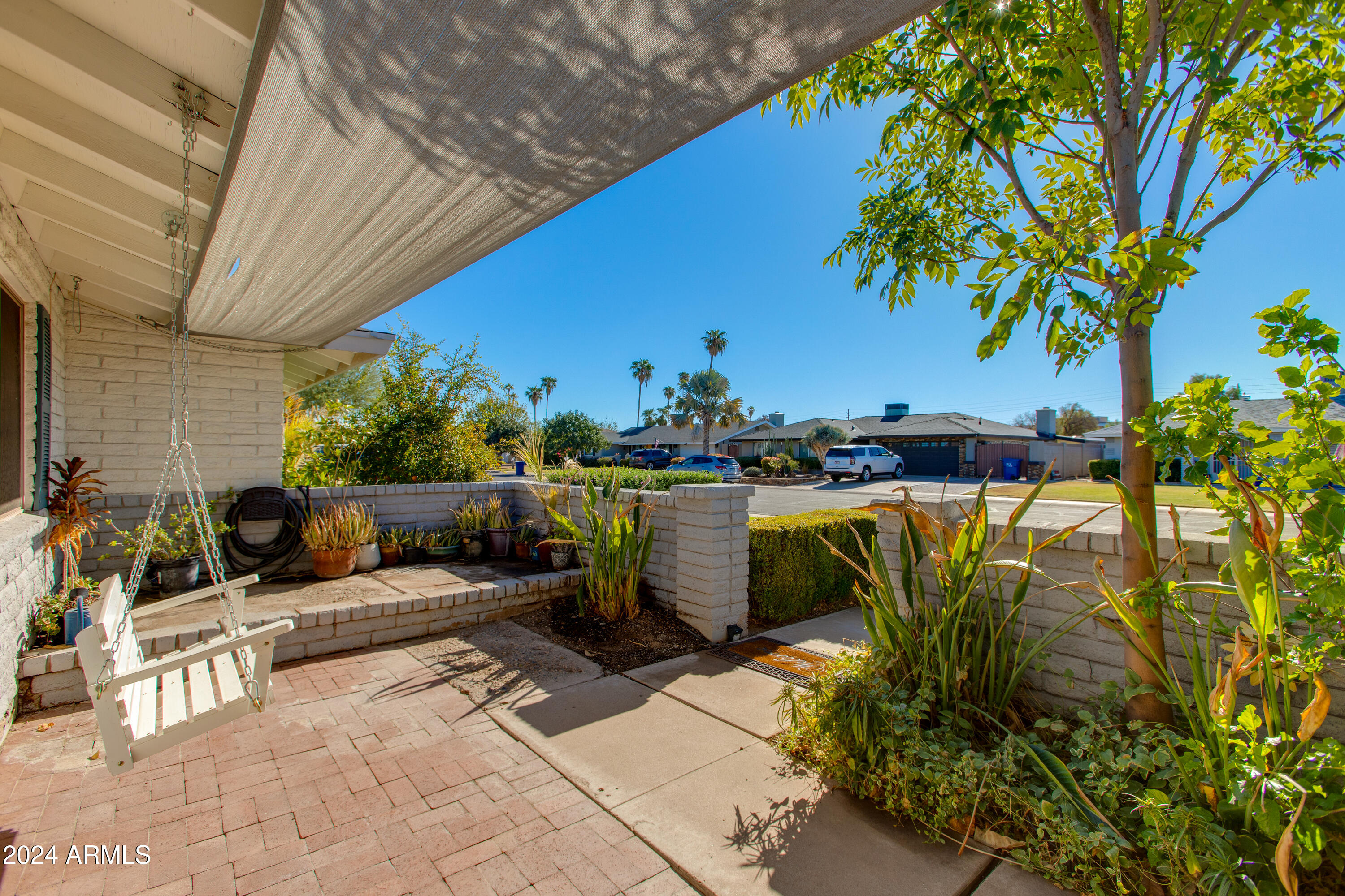2502 E HUNTINGTON Drive