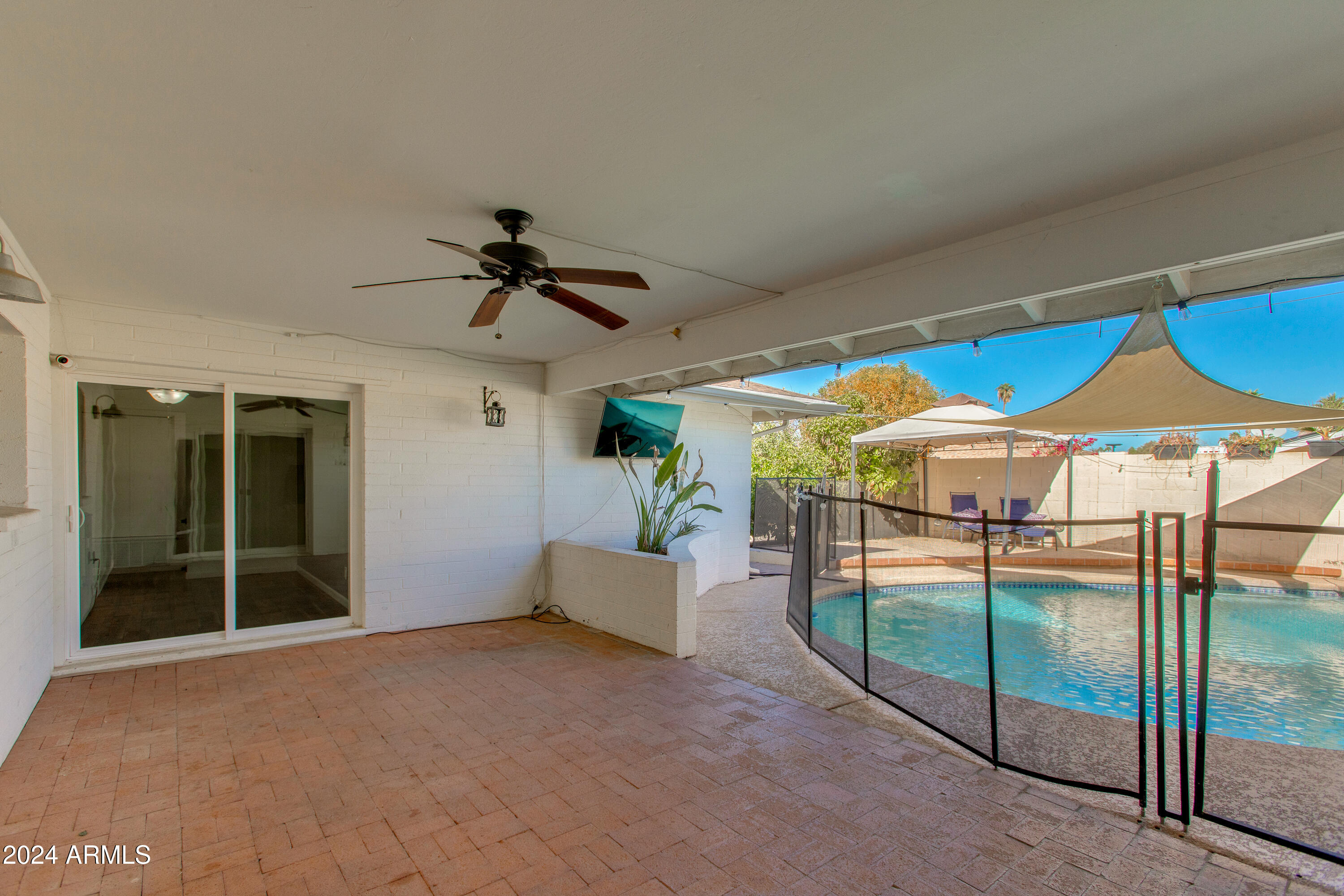 2502 E HUNTINGTON Drive