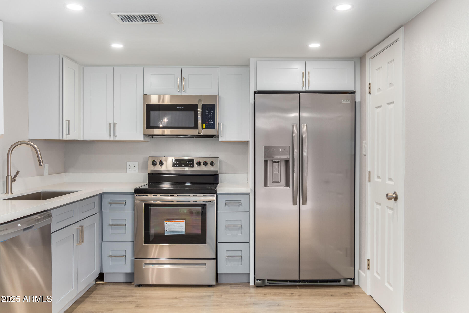 7129 W COOLIDGE Street