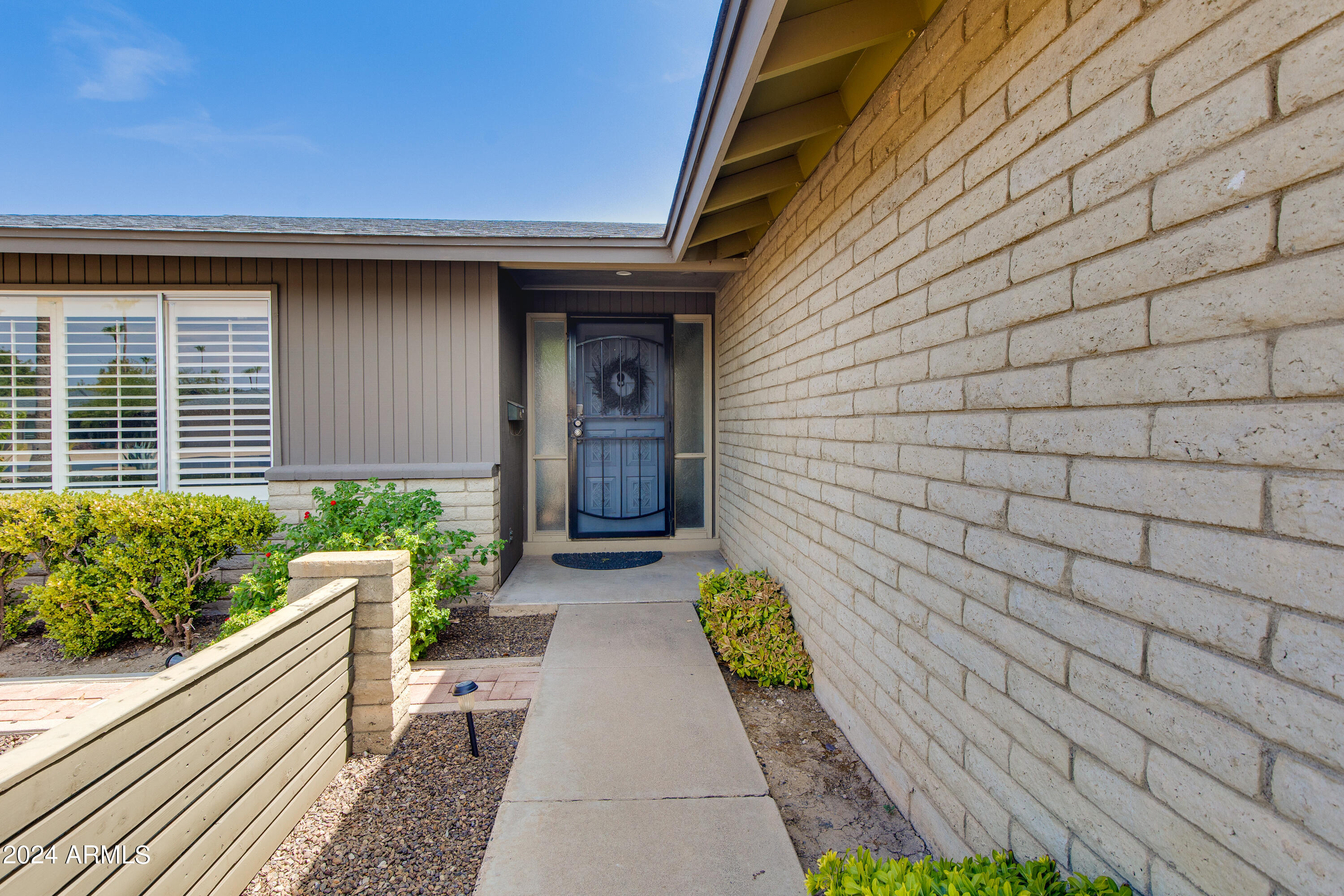 2011 E LA JOLLA Drive