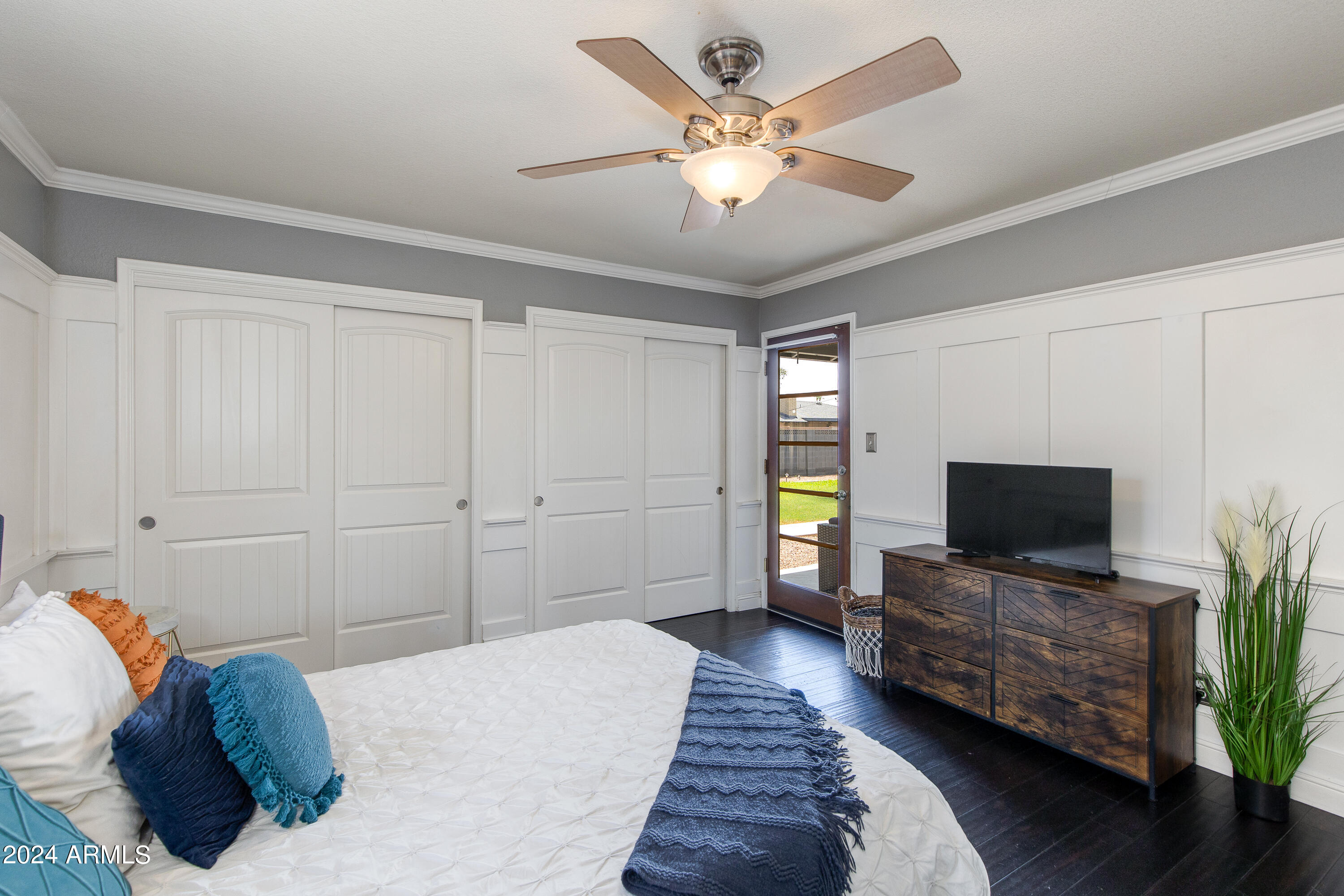 2011 E LA JOLLA Drive