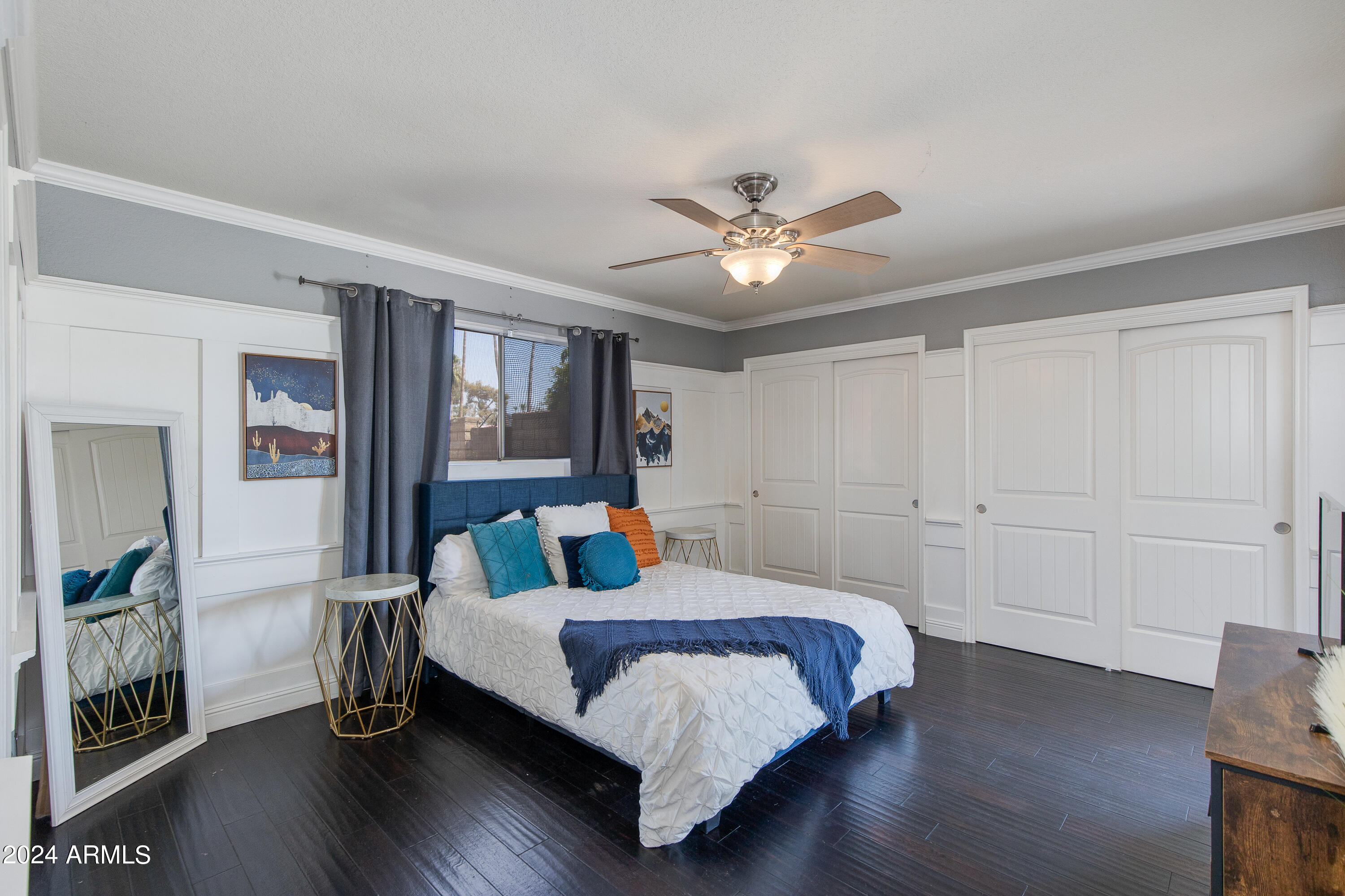 2011 E LA JOLLA Drive