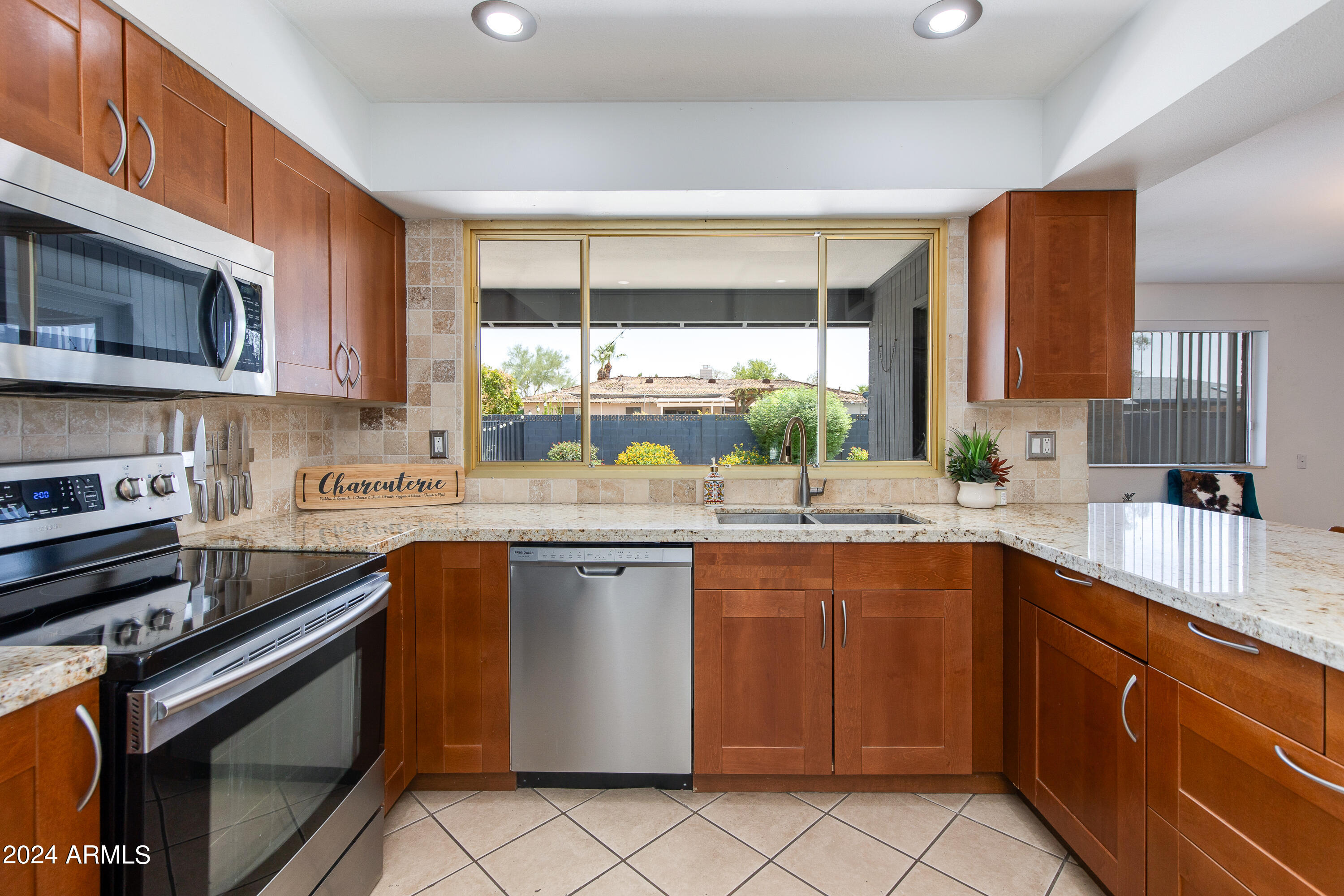 2011 E LA JOLLA Drive