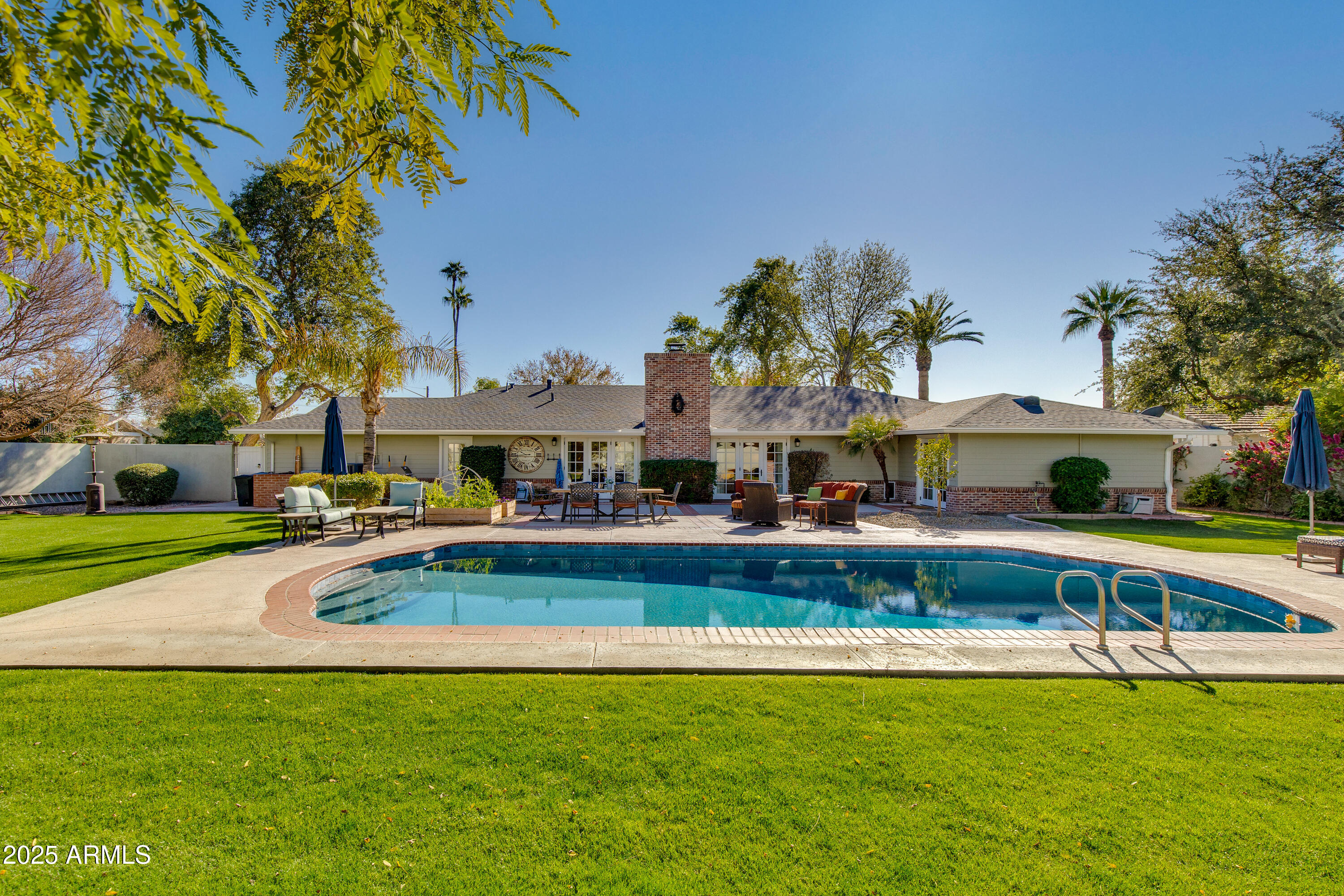 3734 E PIERSON Street