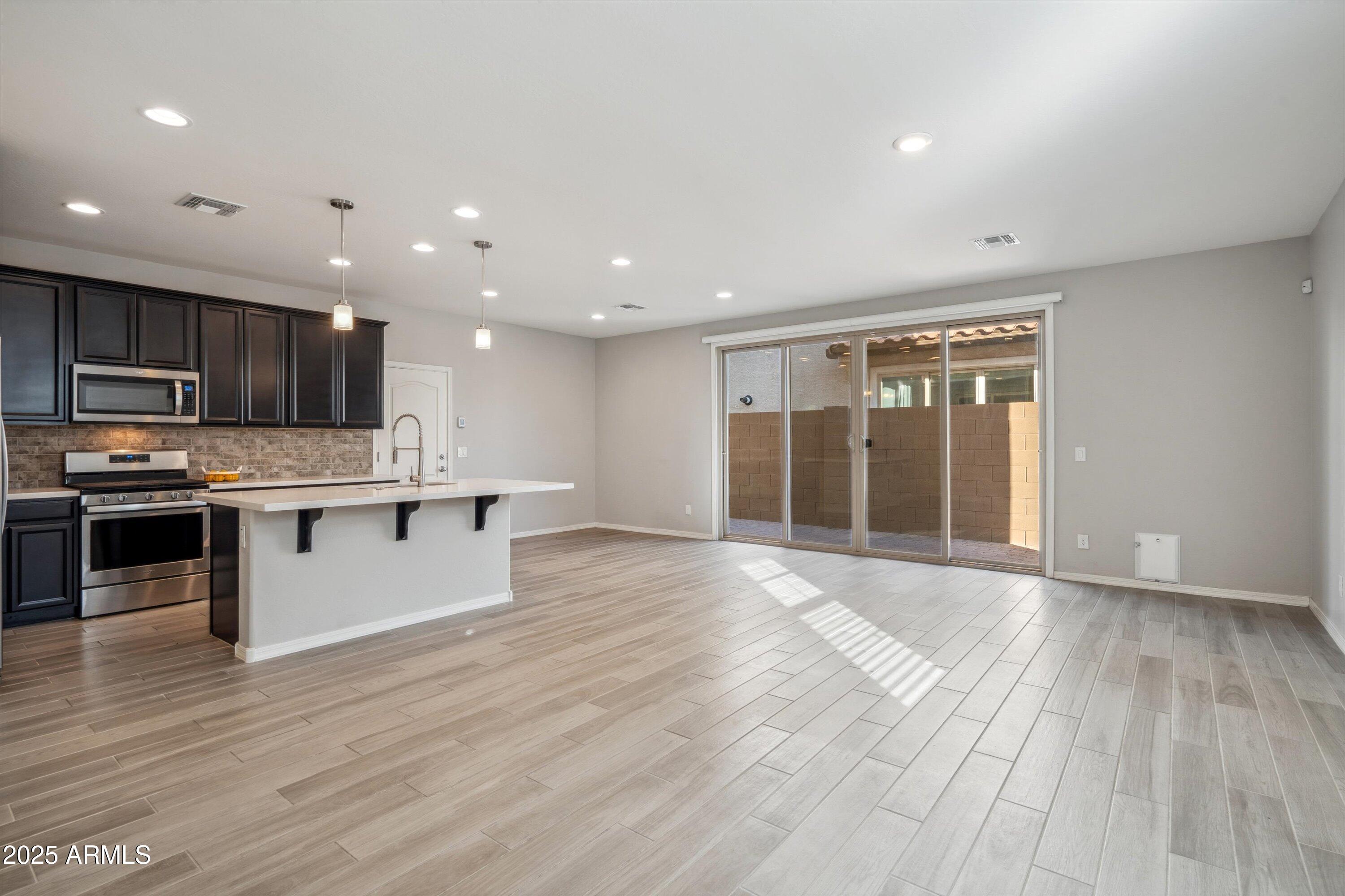 948 E ANDERSON Avenue