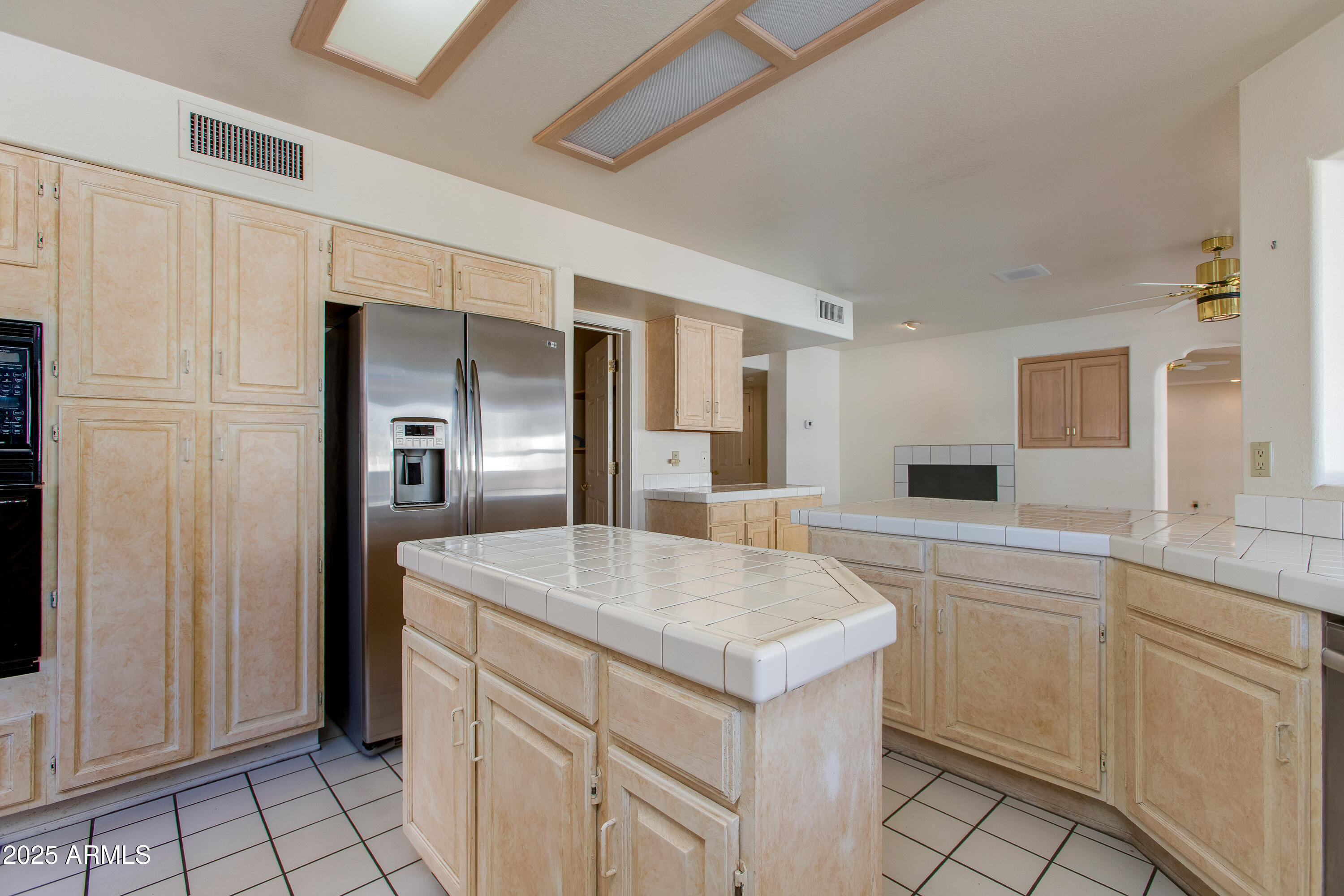 2212 E Cinnabar Avenue