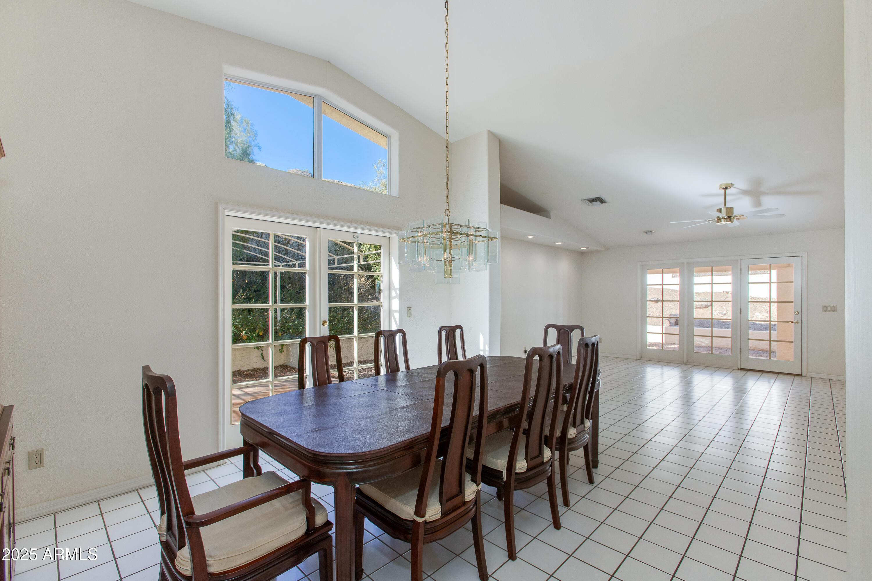 2212 E Cinnabar Avenue