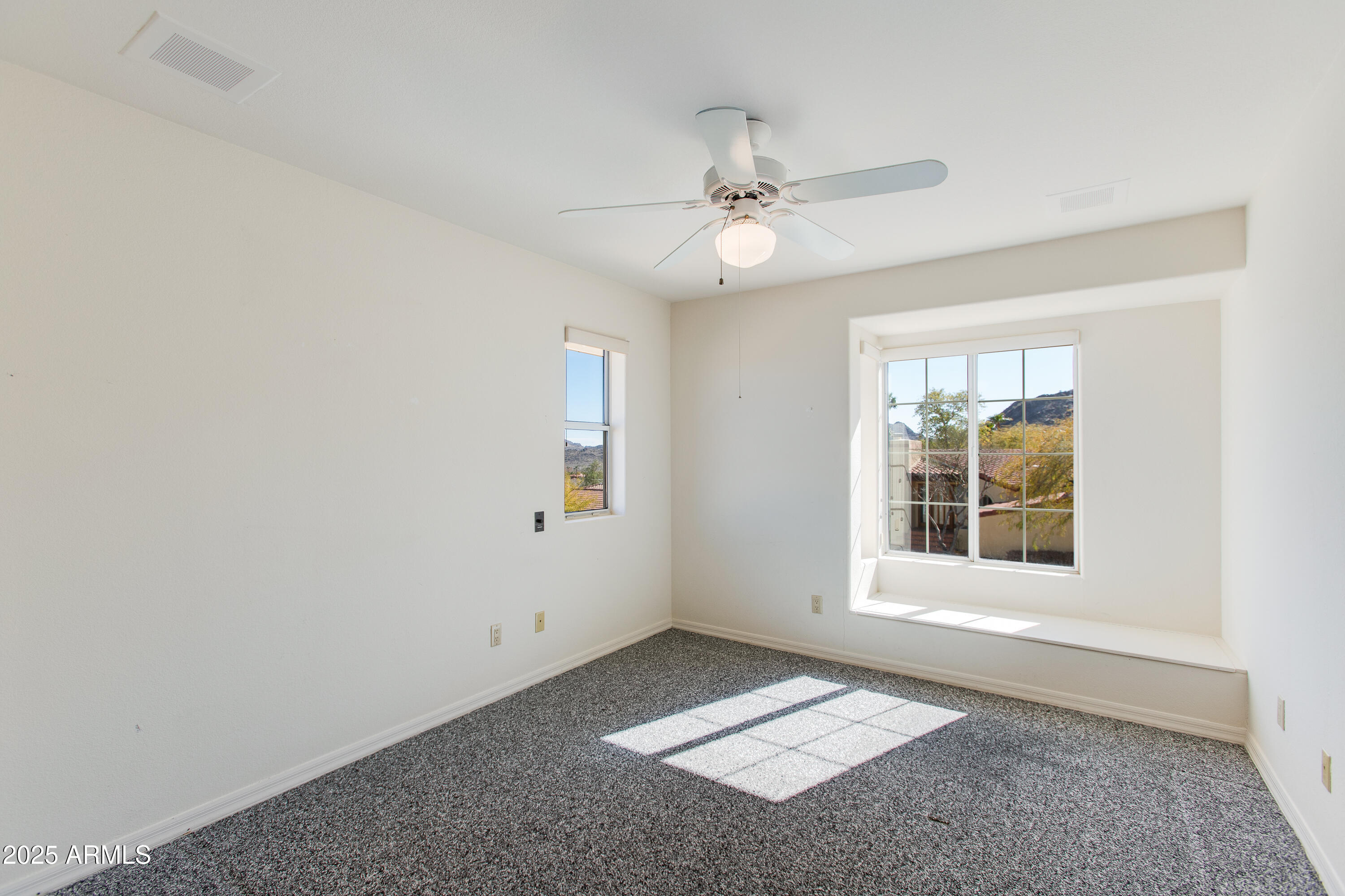 2212 E Cinnabar Avenue