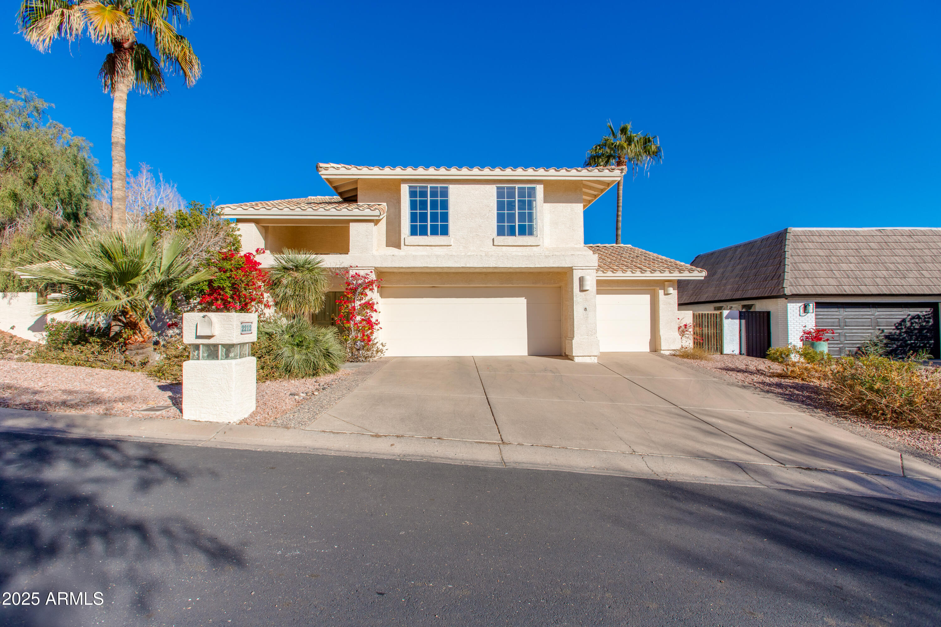 2212 E Cinnabar Avenue