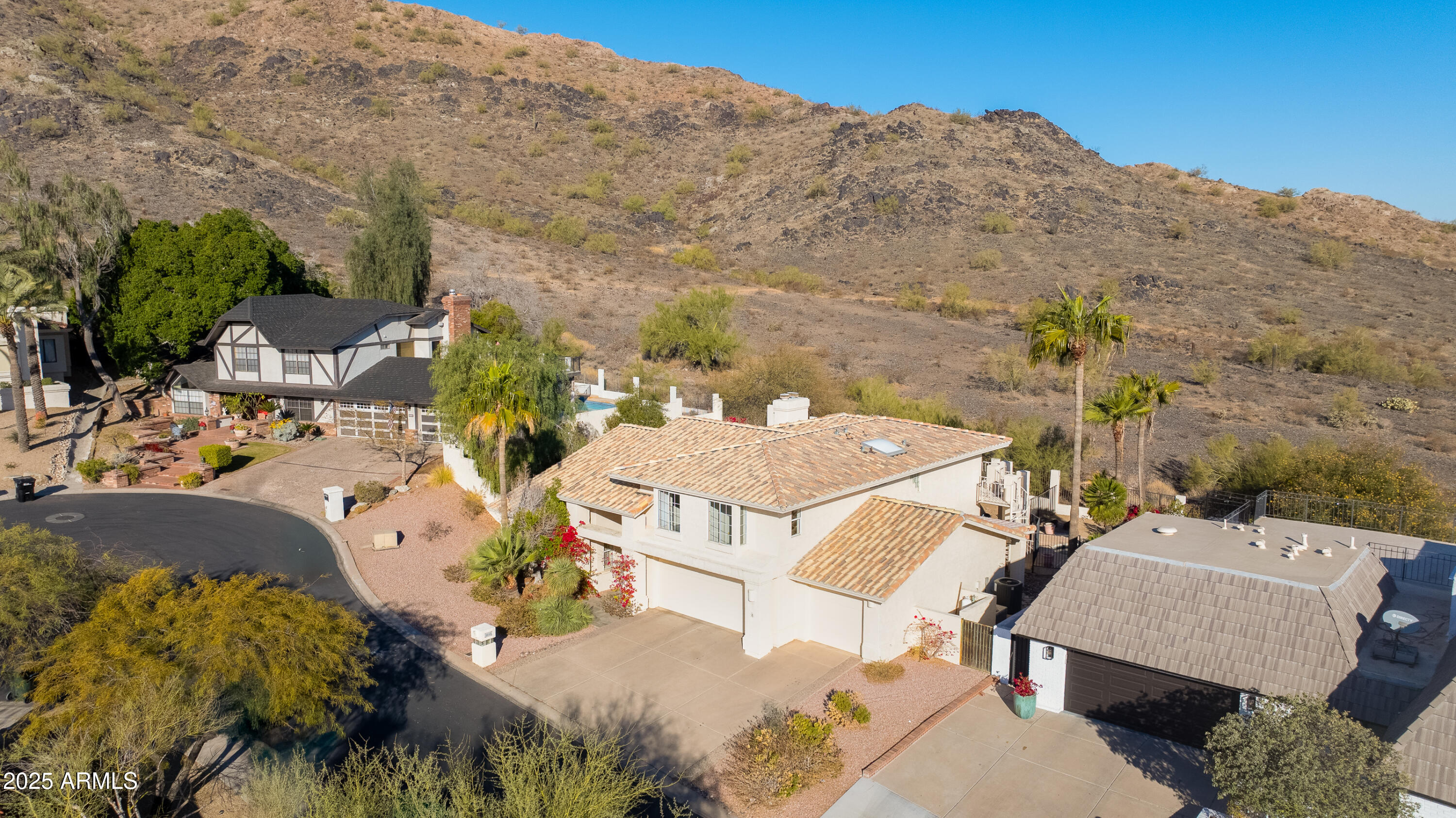 2212 E Cinnabar Avenue