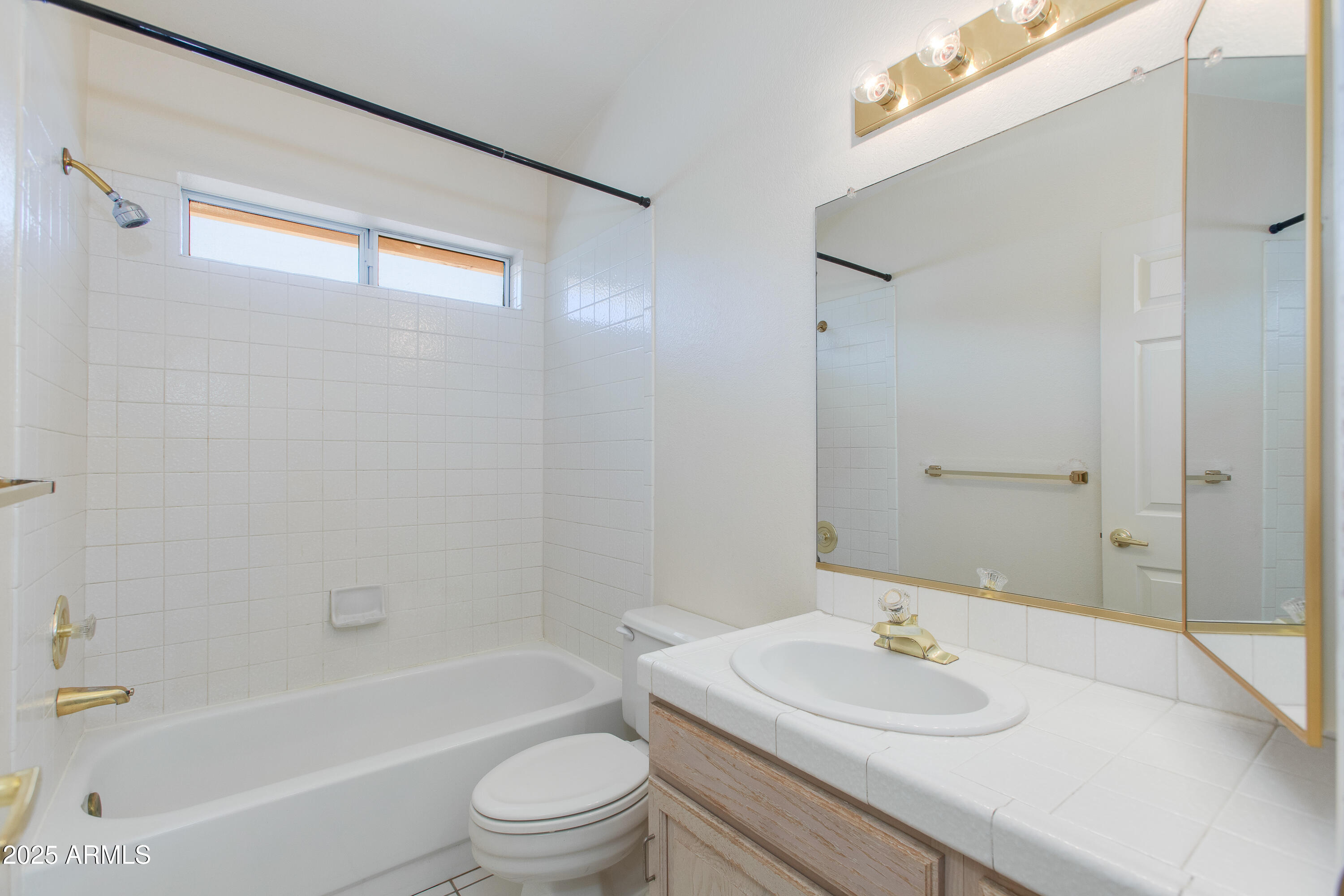 2212 E Cinnabar Avenue