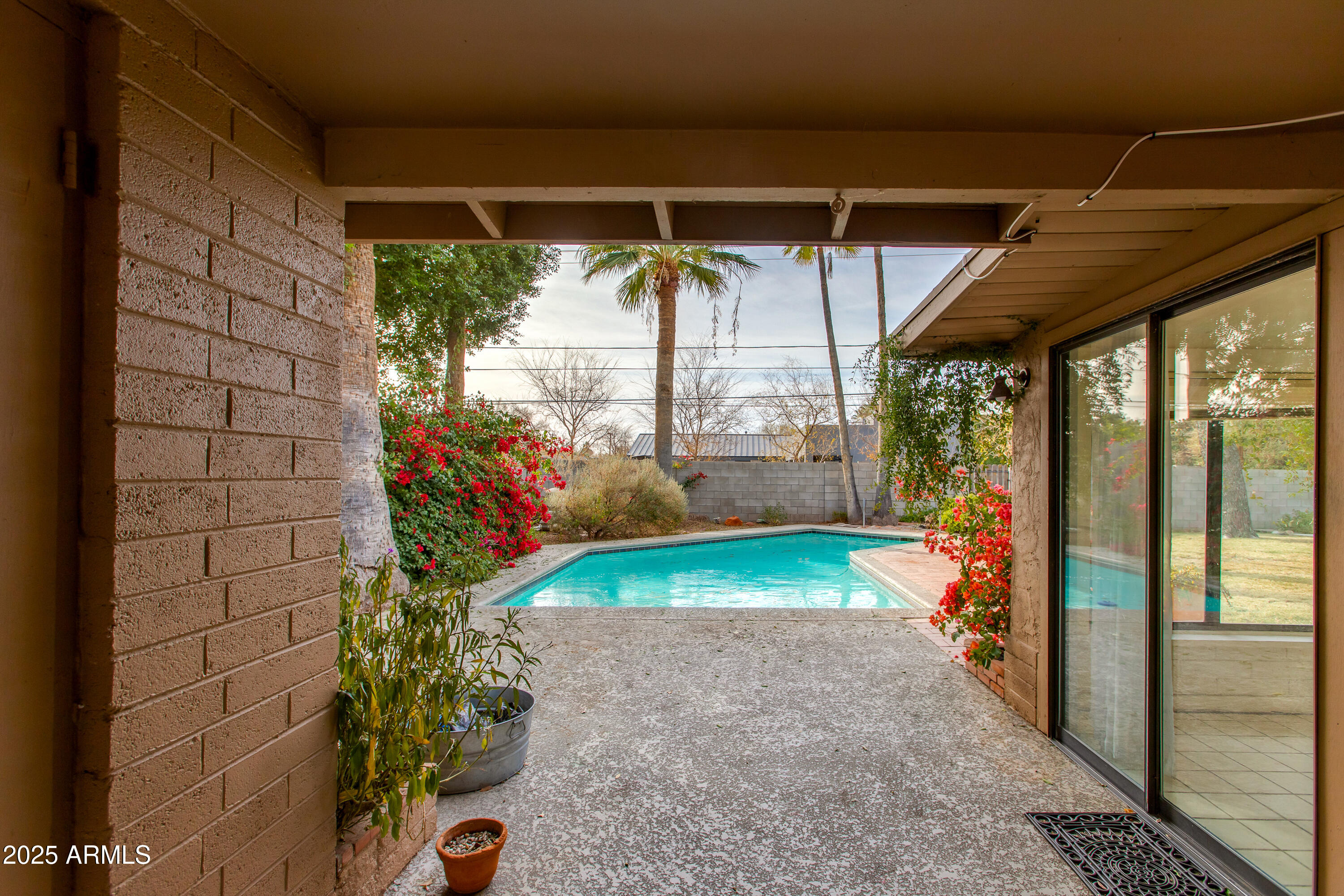 3809 E HIGHLAND Avenue