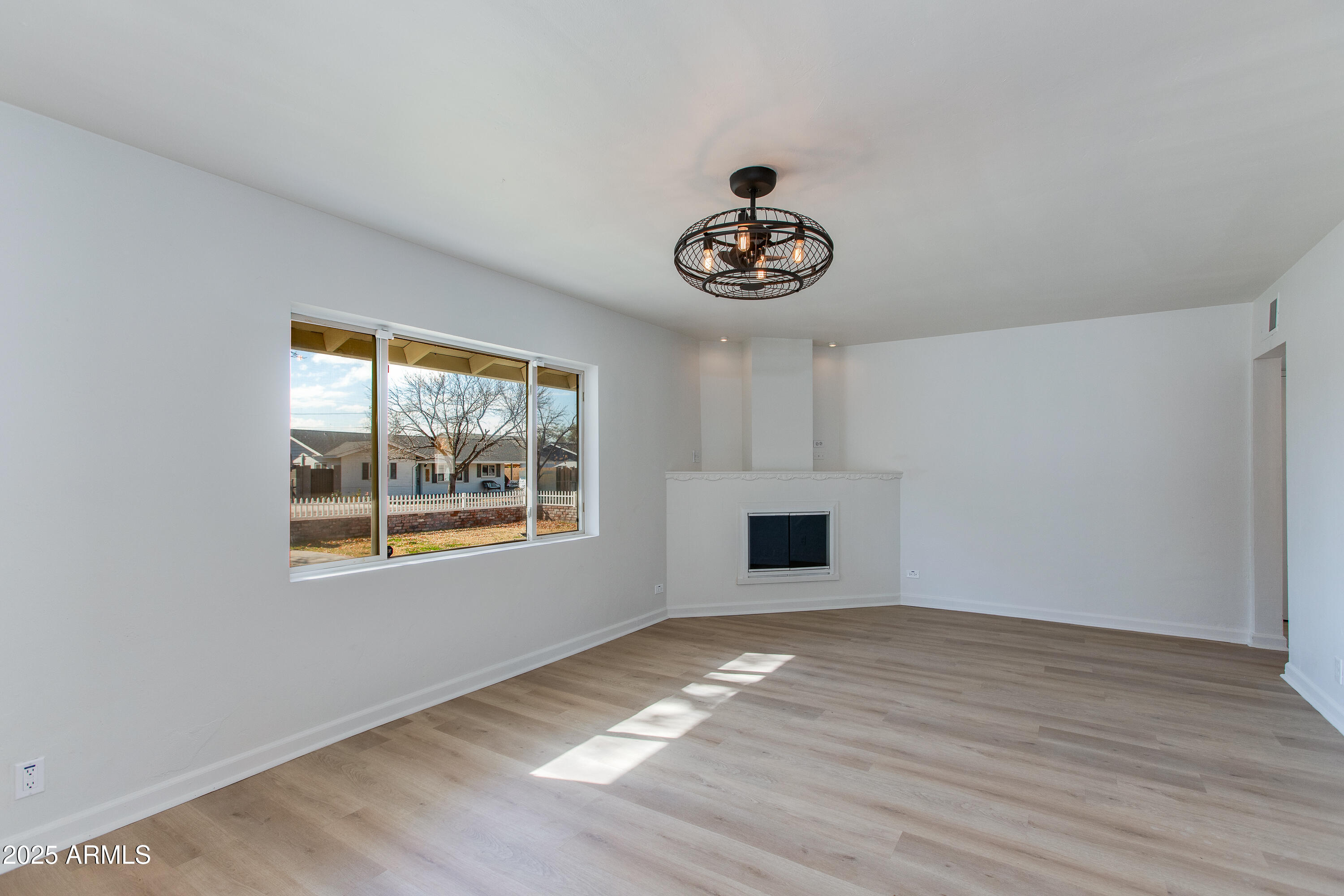 4322 E MULBERRY Drive