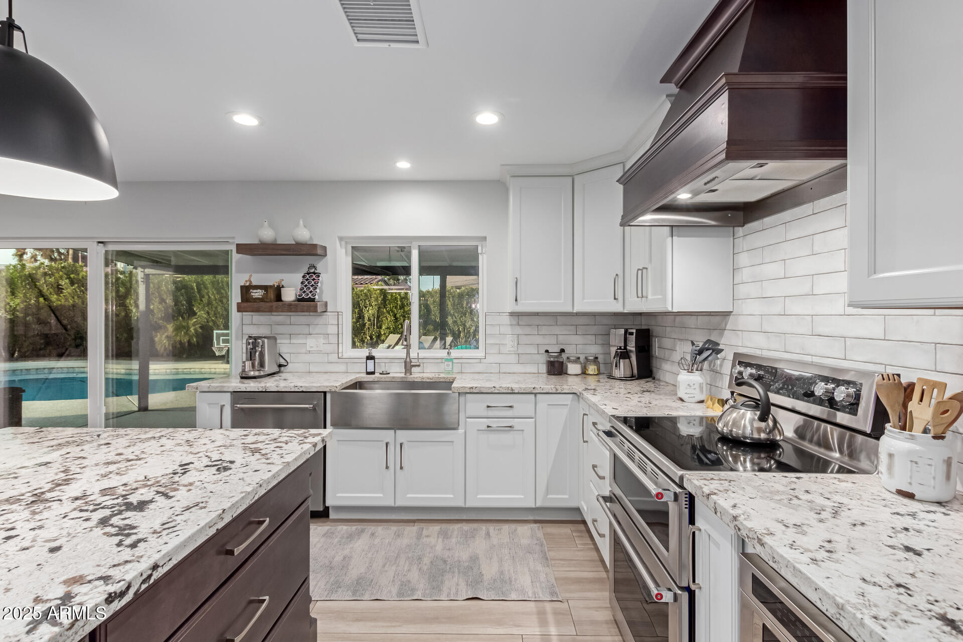 5112 E VOLTAIRE Avenue