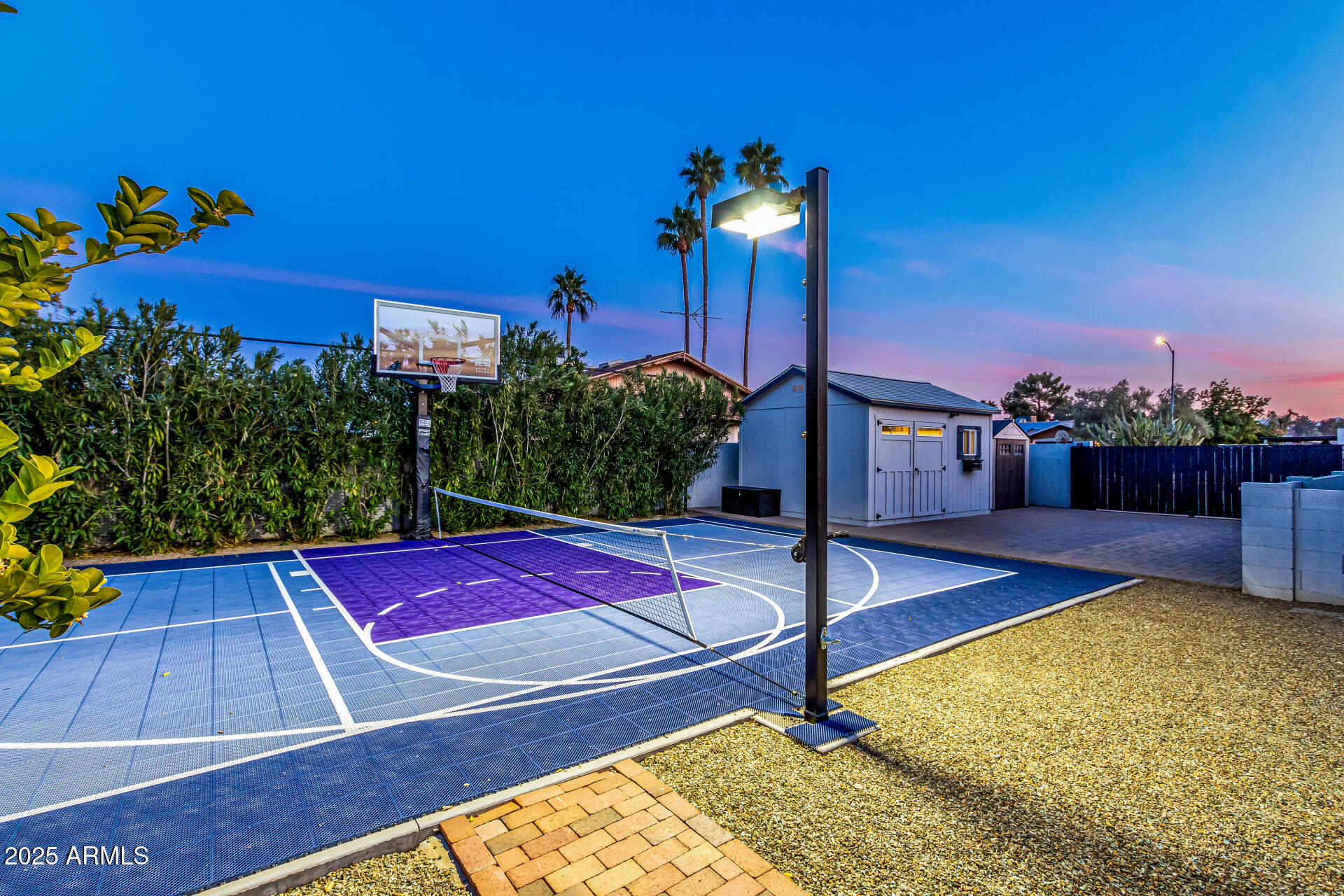 5112 E VOLTAIRE Avenue