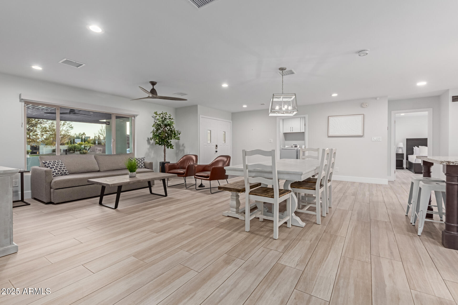 5112 E VOLTAIRE Avenue