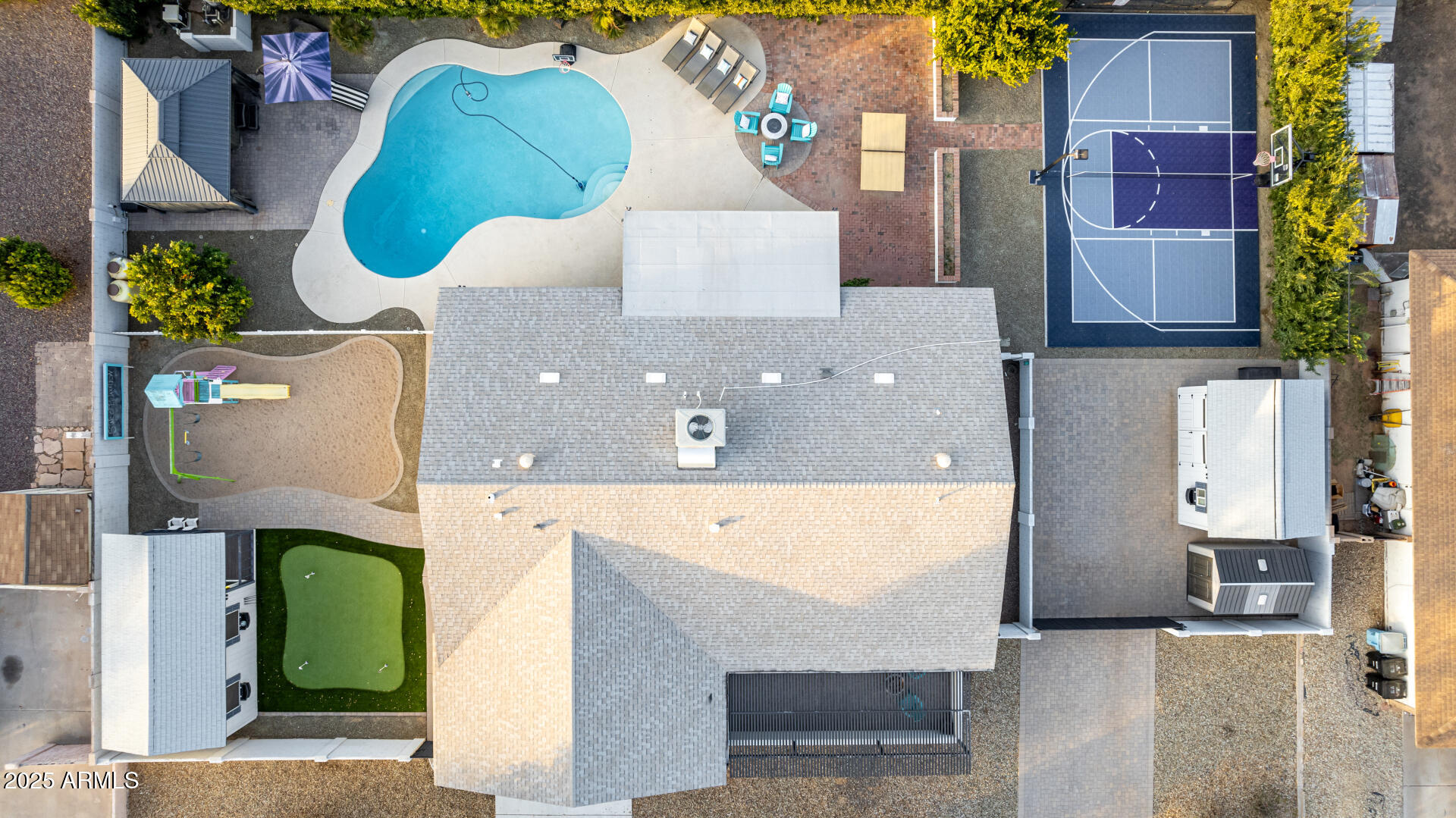 5112 E VOLTAIRE Avenue