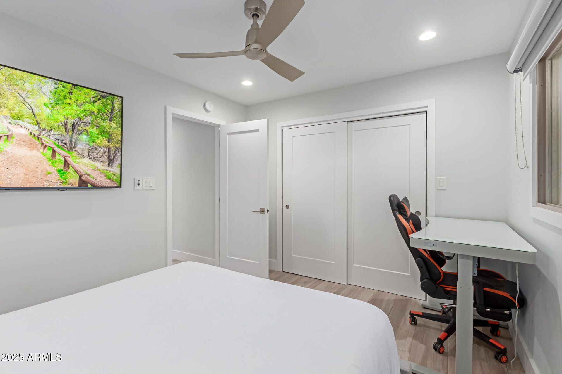 5112 E VOLTAIRE Avenue