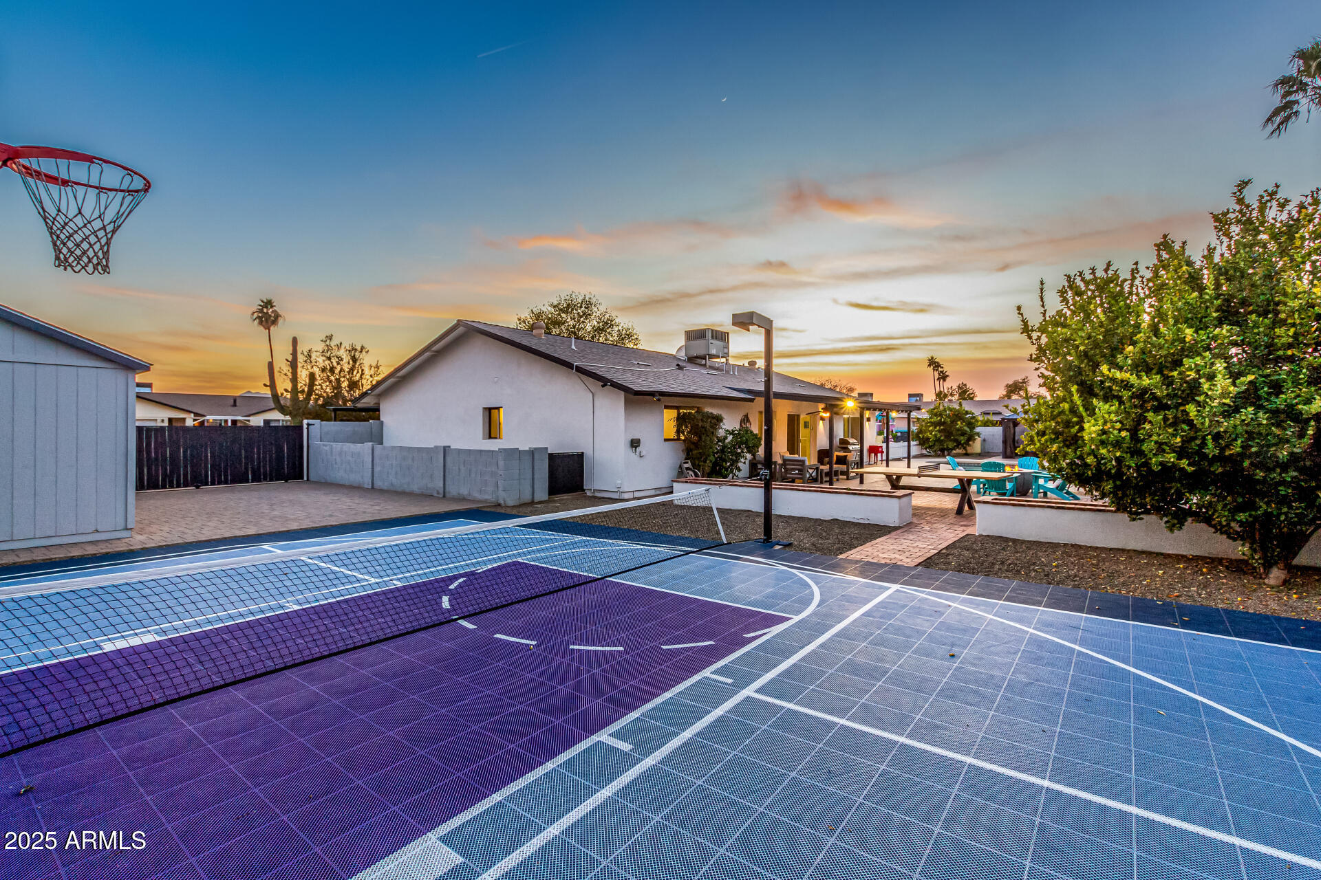 5112 E VOLTAIRE Avenue