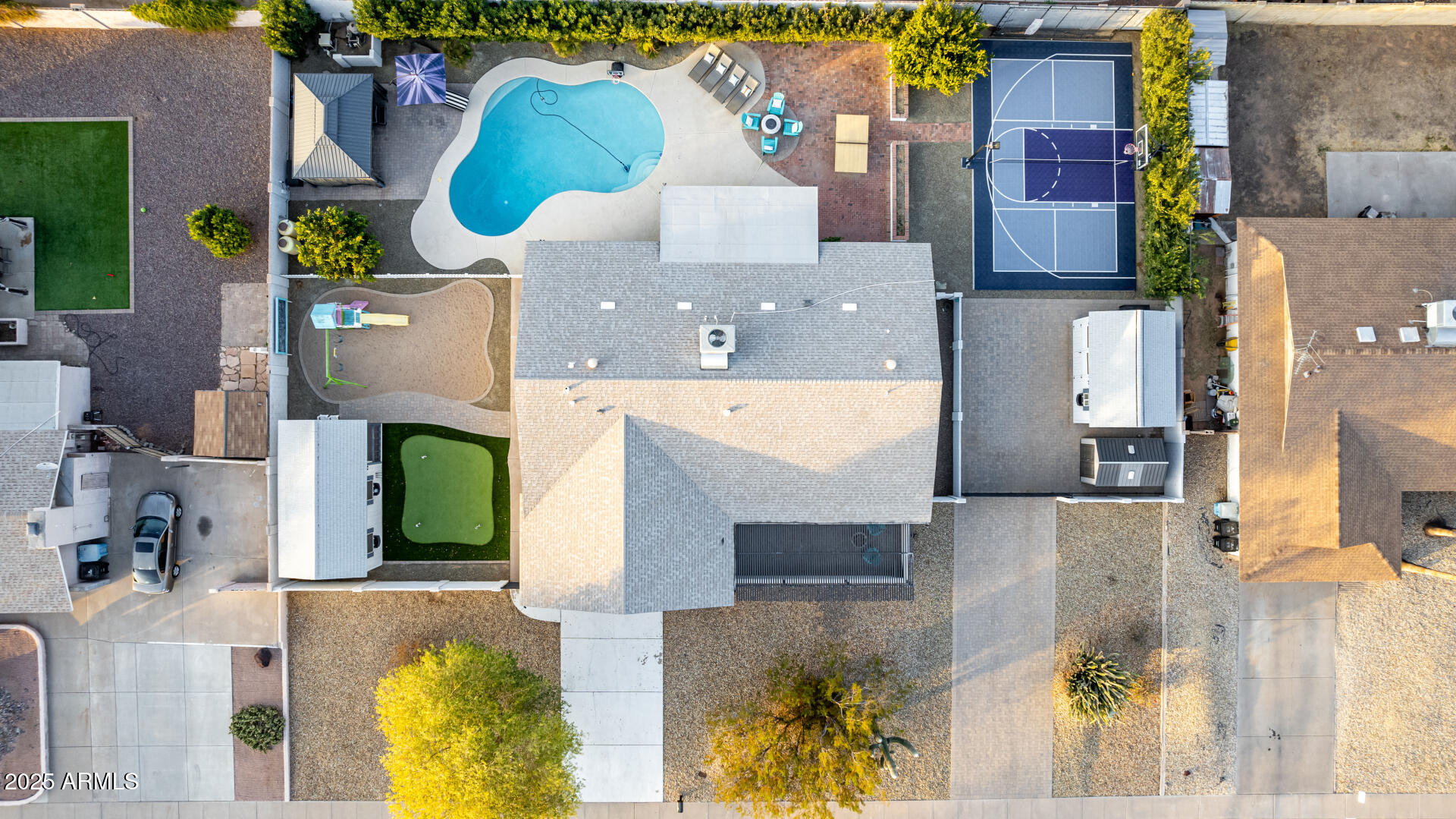 5112 E VOLTAIRE Avenue