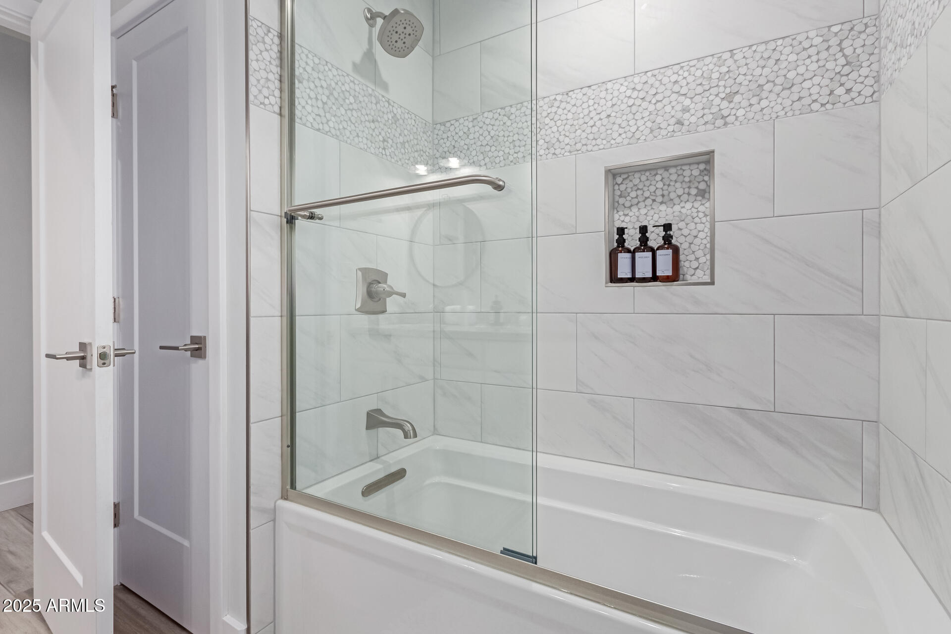 5112 E VOLTAIRE Avenue