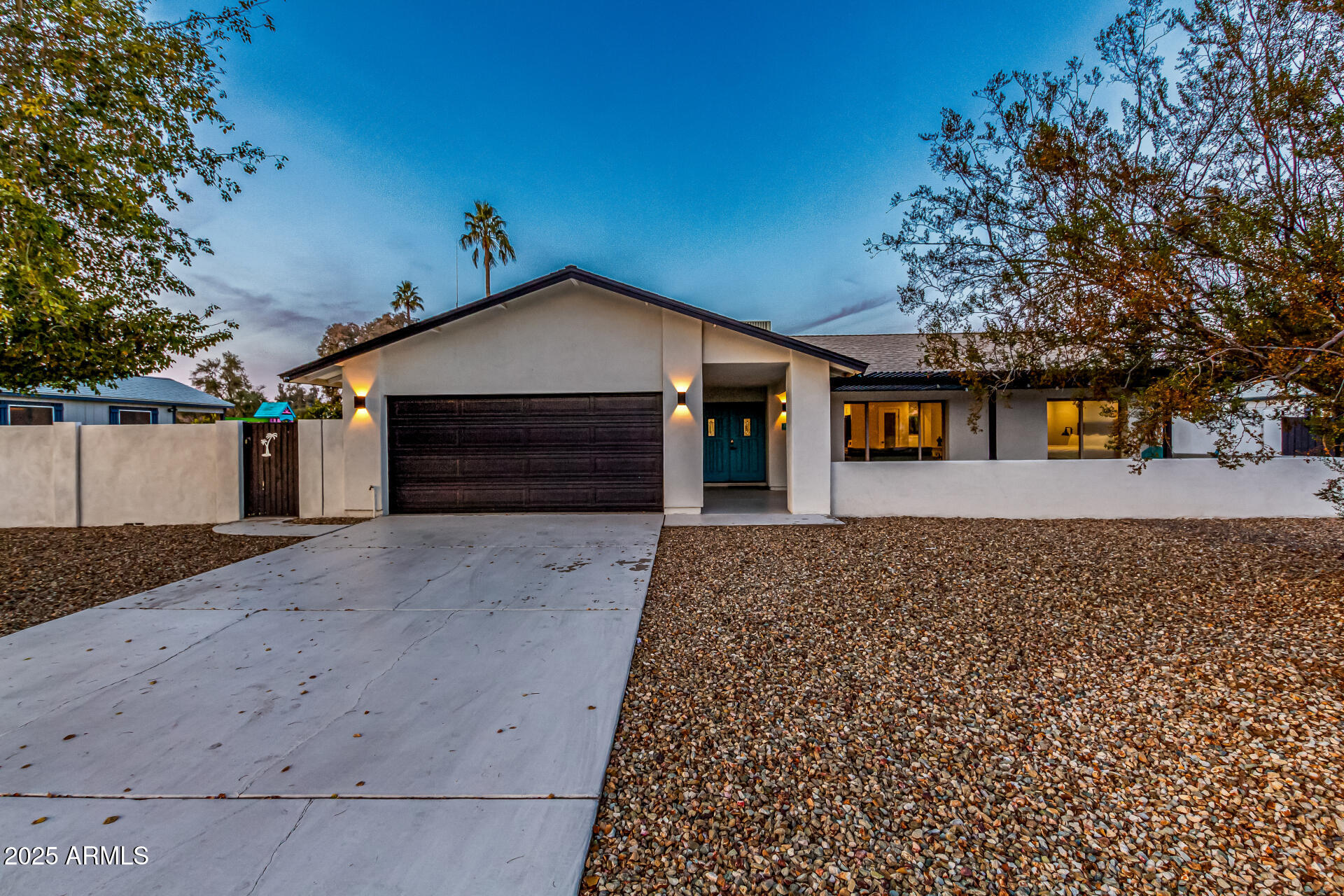 5112 E VOLTAIRE Avenue