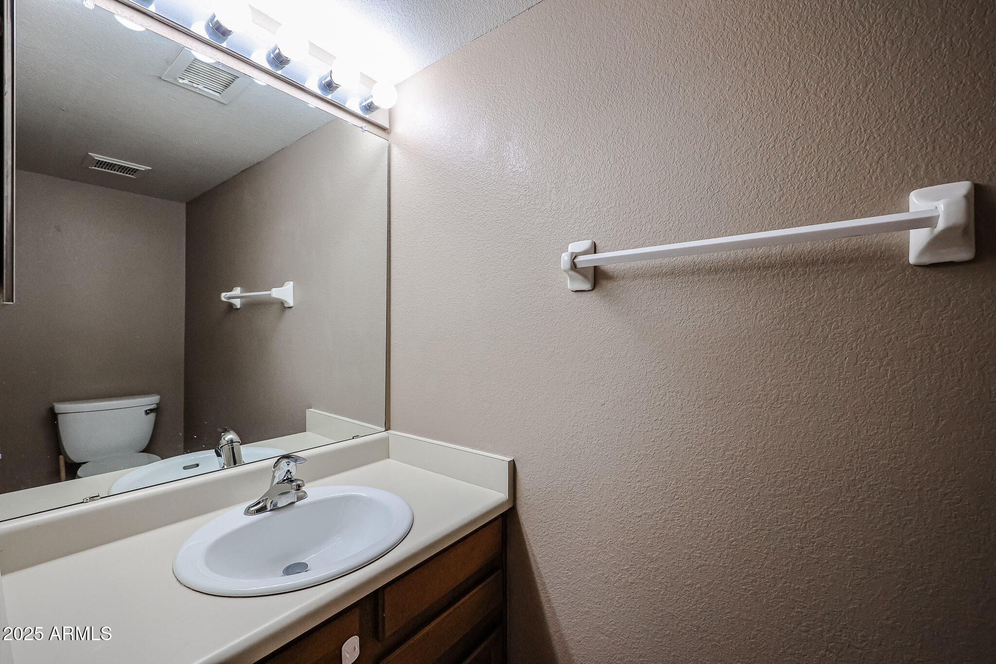 921 W UNIVERSITY Drive 1099