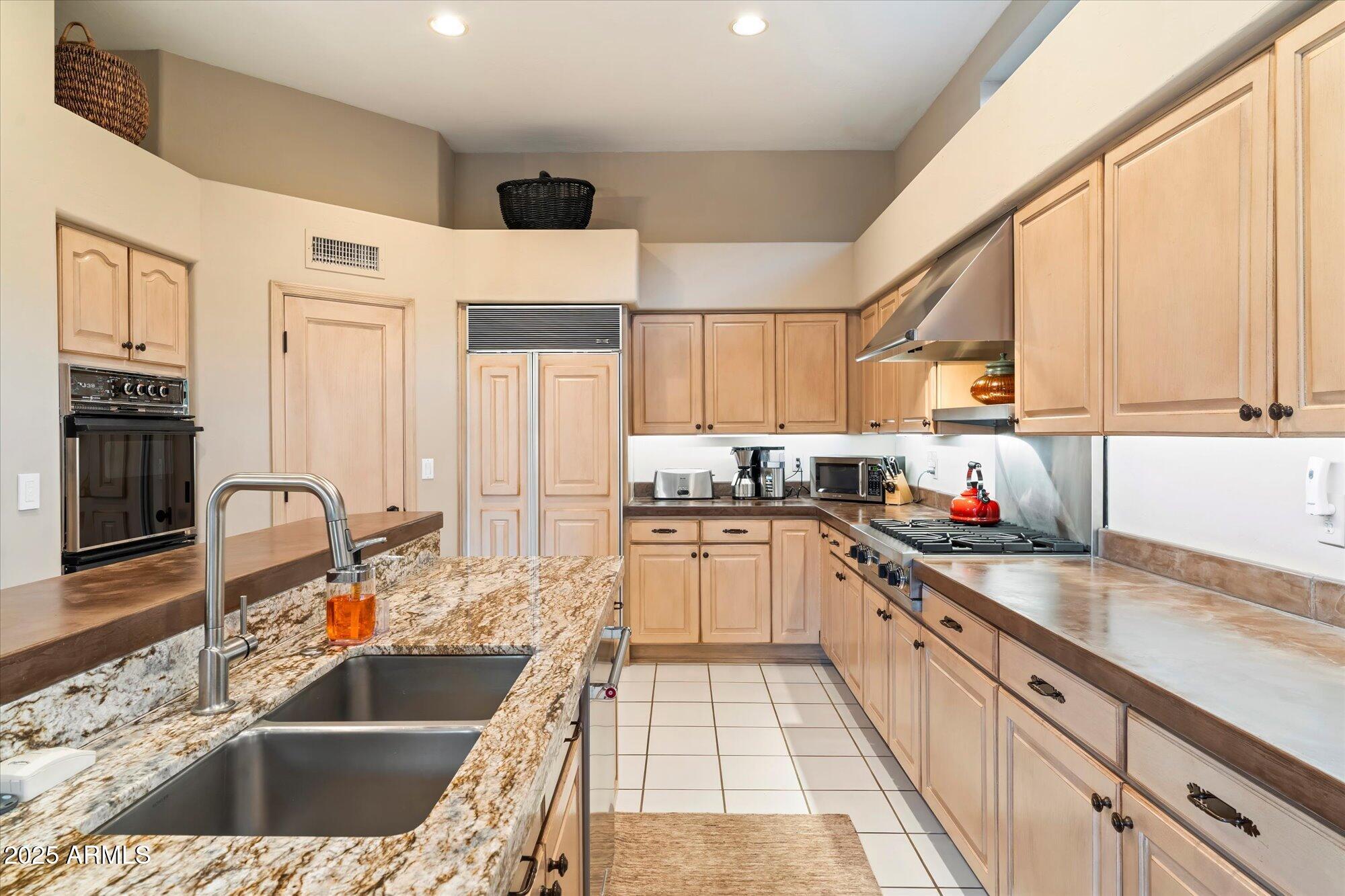 7327 E VIA ESTRELLA Avenue