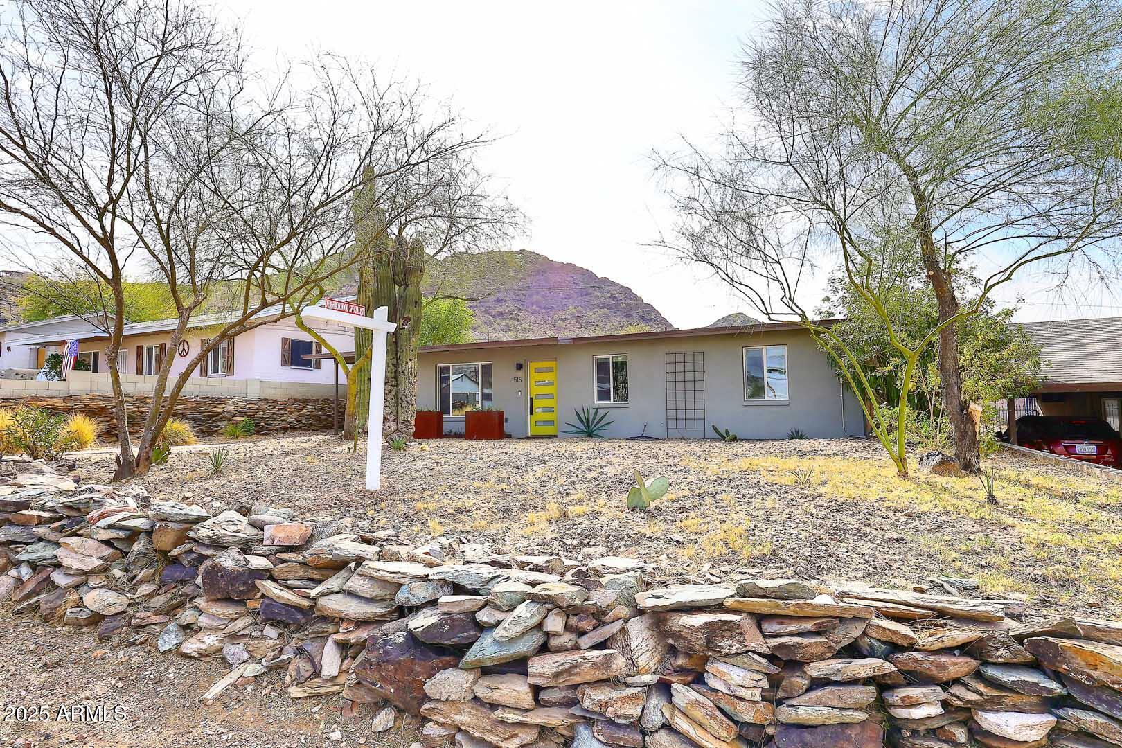 1515 E SUNNYSLOPE Lane