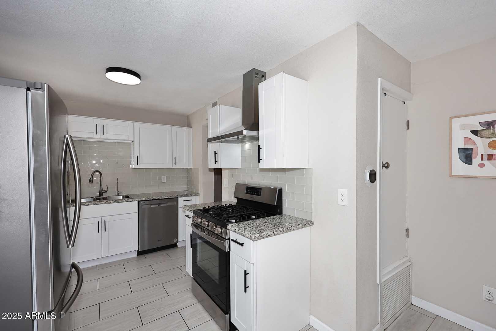 1515 E SUNNYSLOPE Lane