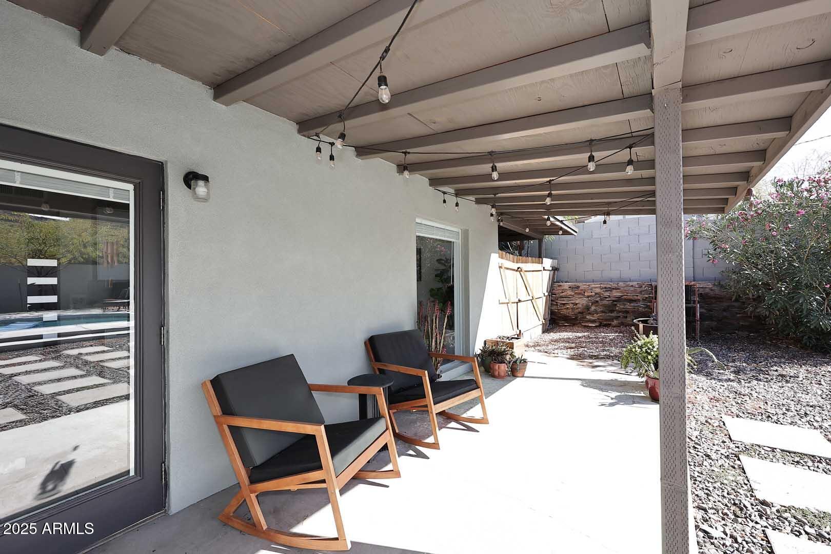 1515 E SUNNYSLOPE Lane