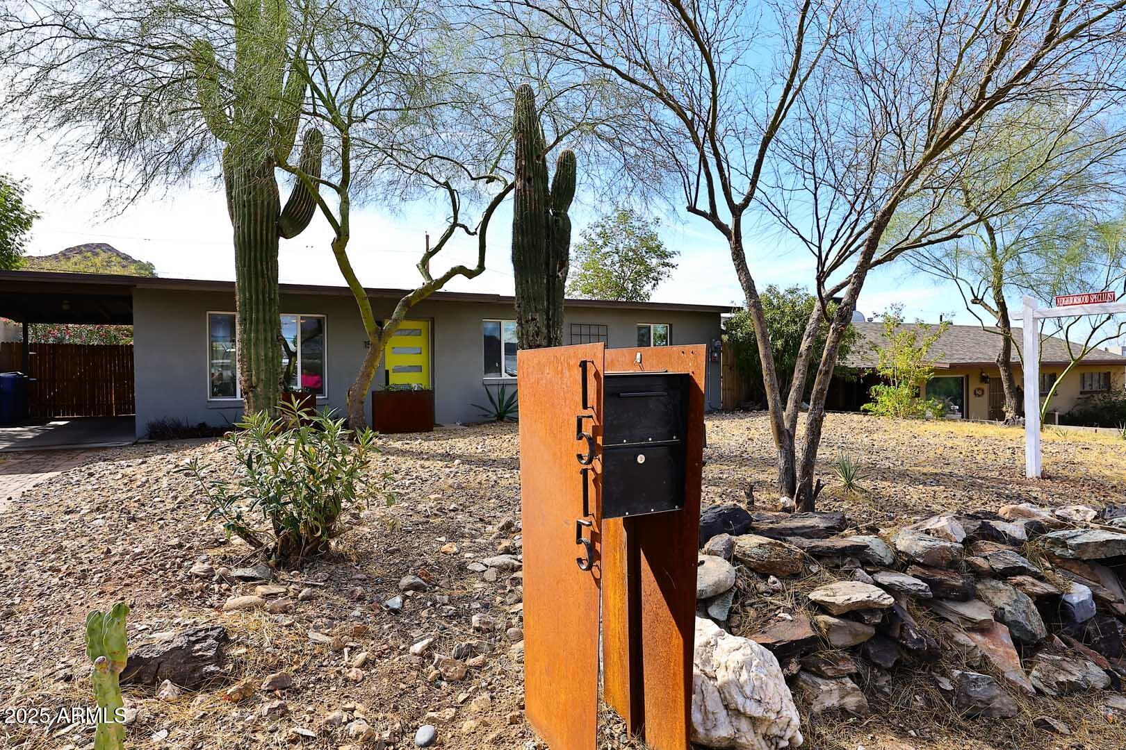 1515 E SUNNYSLOPE Lane