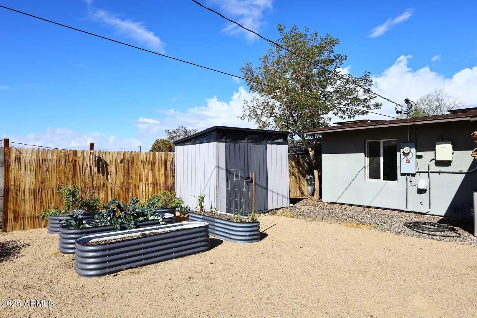 1515 E SUNNYSLOPE Lane