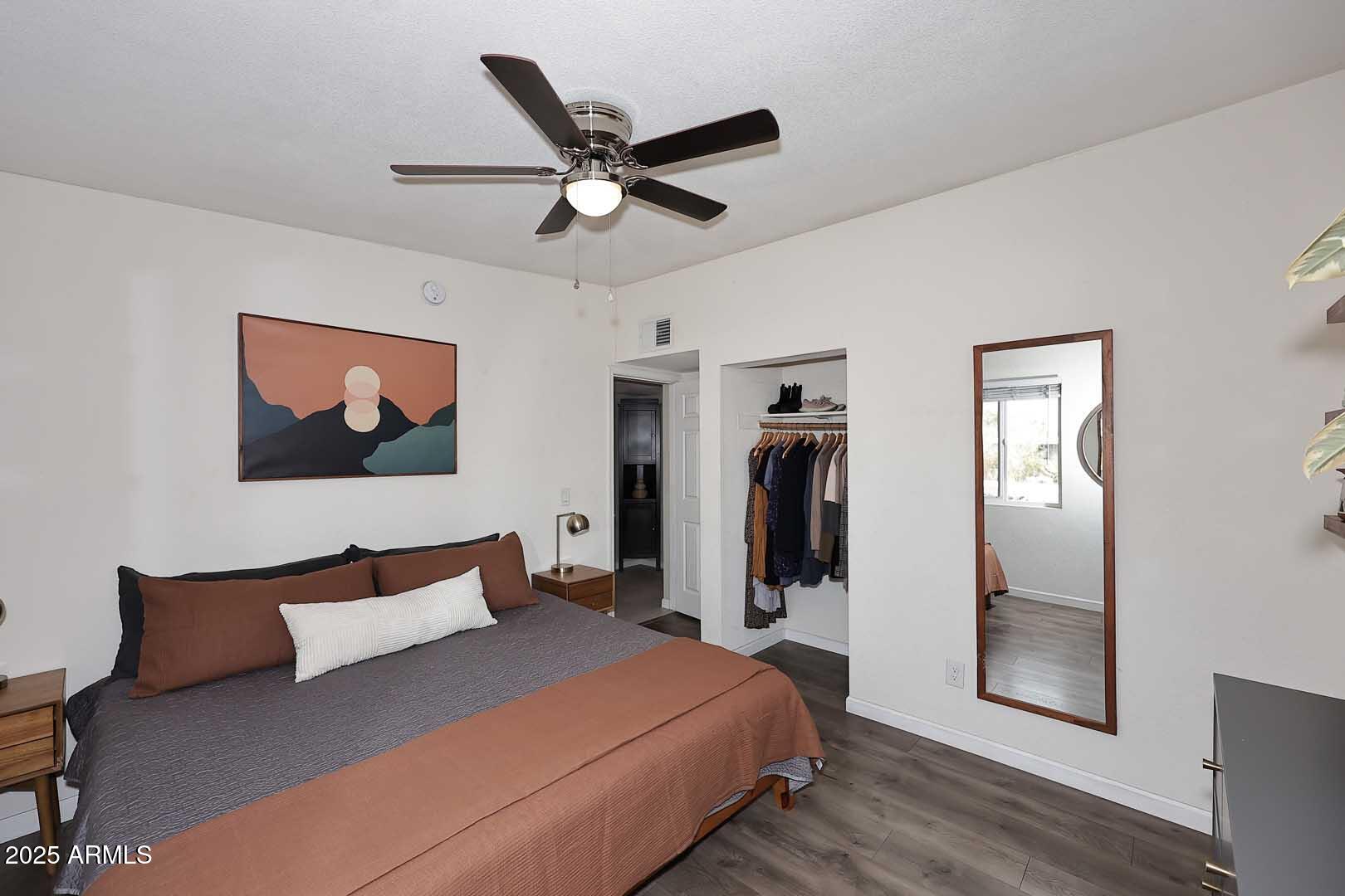 1515 E SUNNYSLOPE Lane