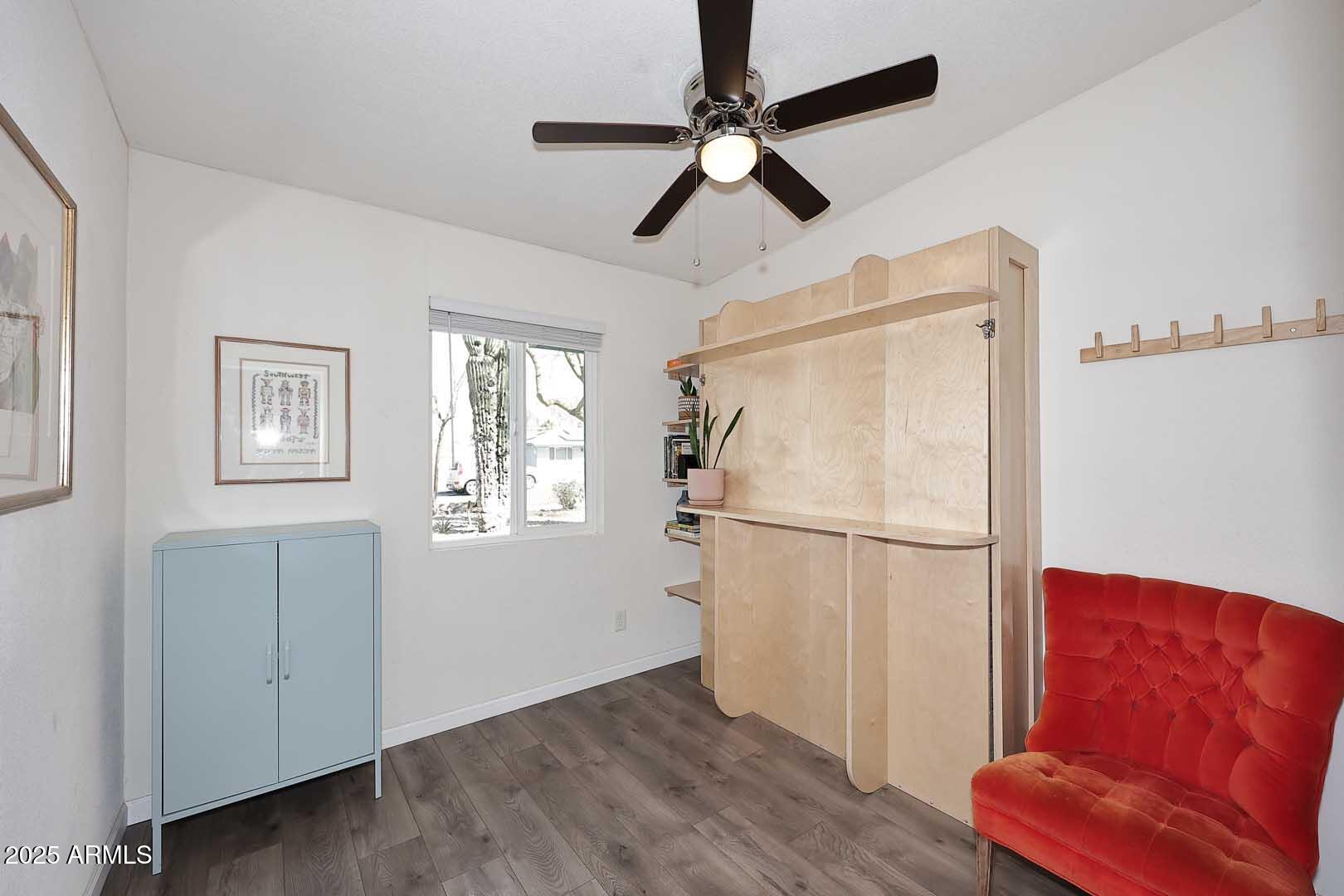 1515 E SUNNYSLOPE Lane