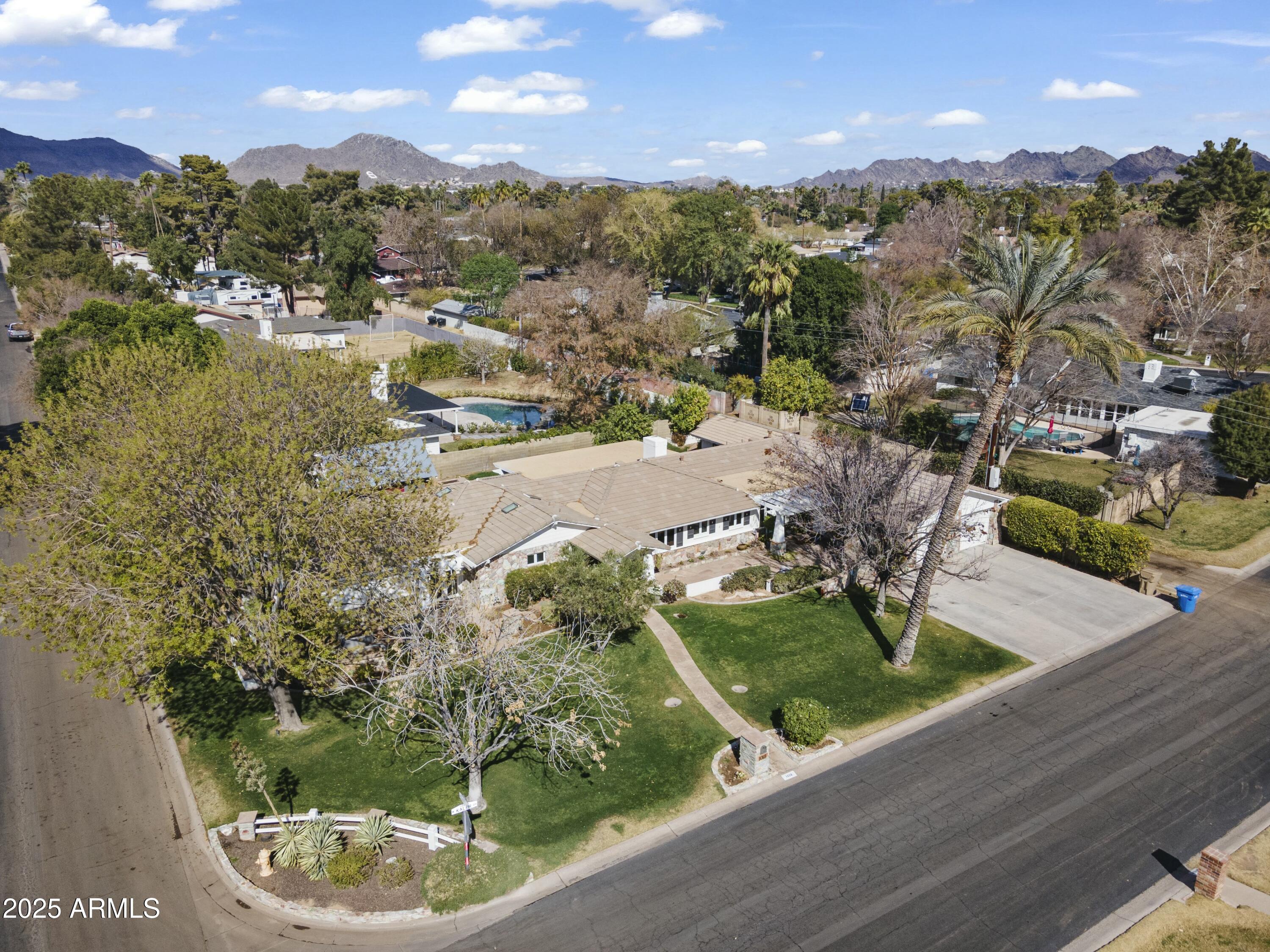 1018 W KALER Drive