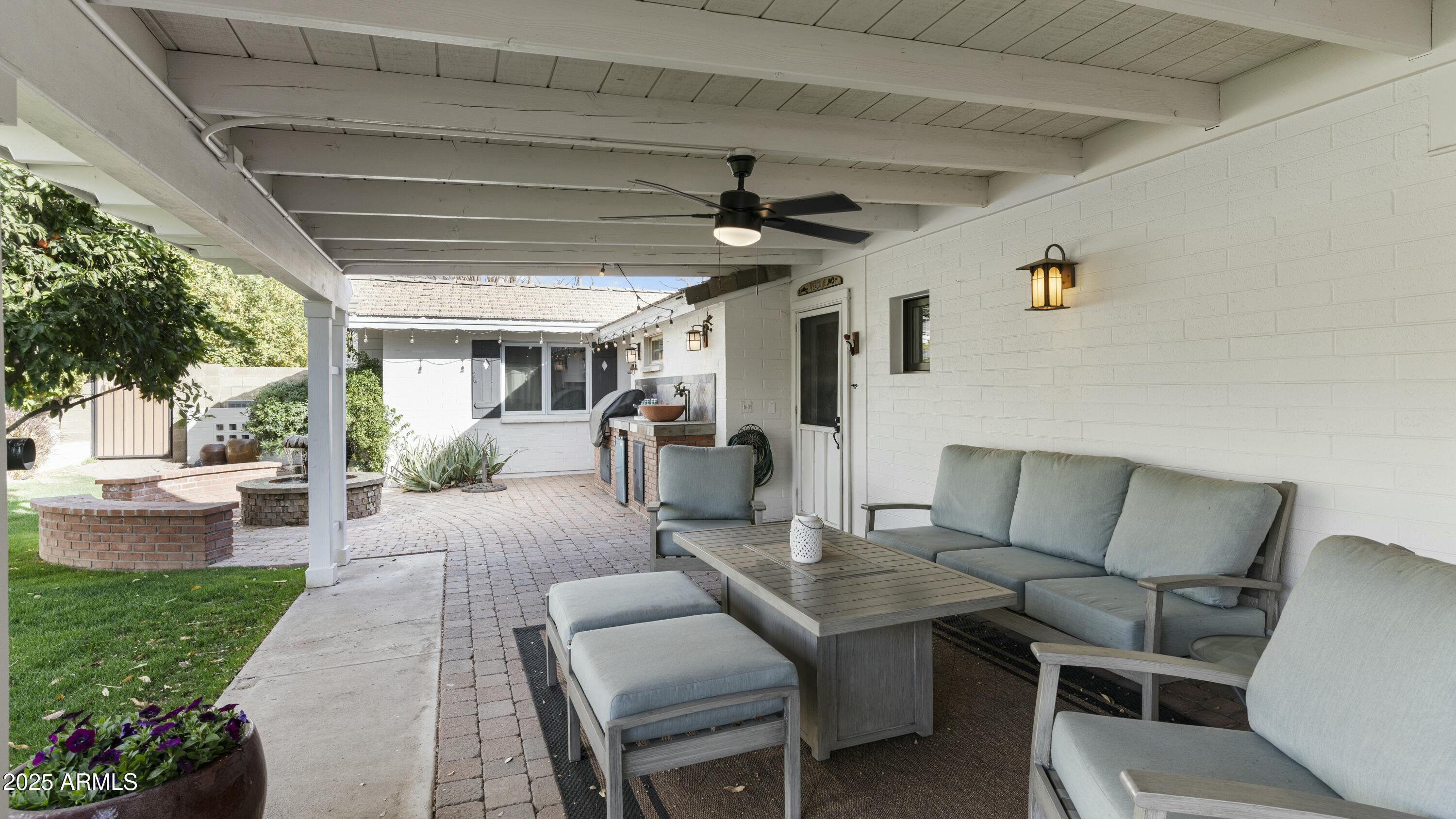 1018 W KALER Drive