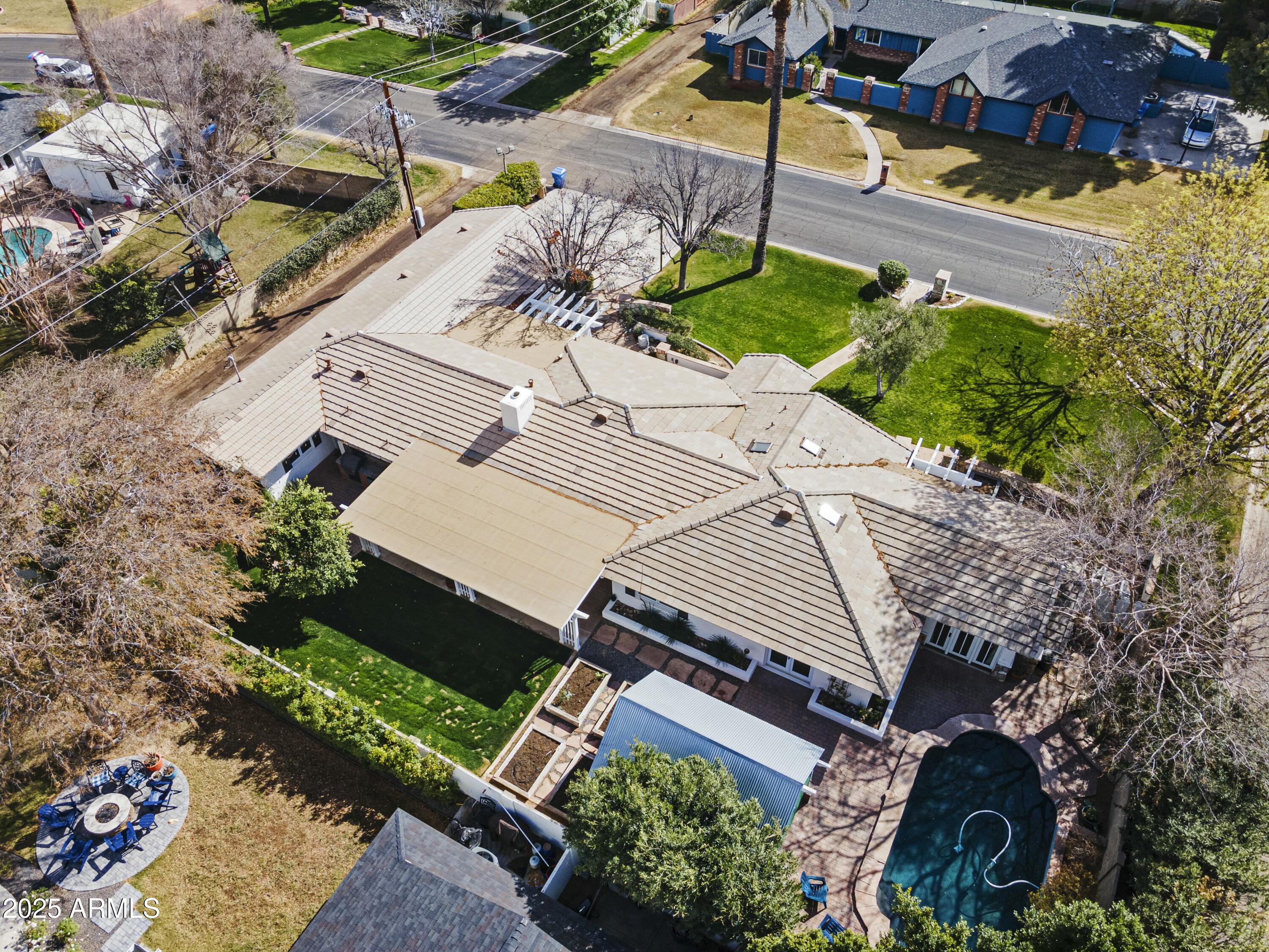 1018 W KALER Drive