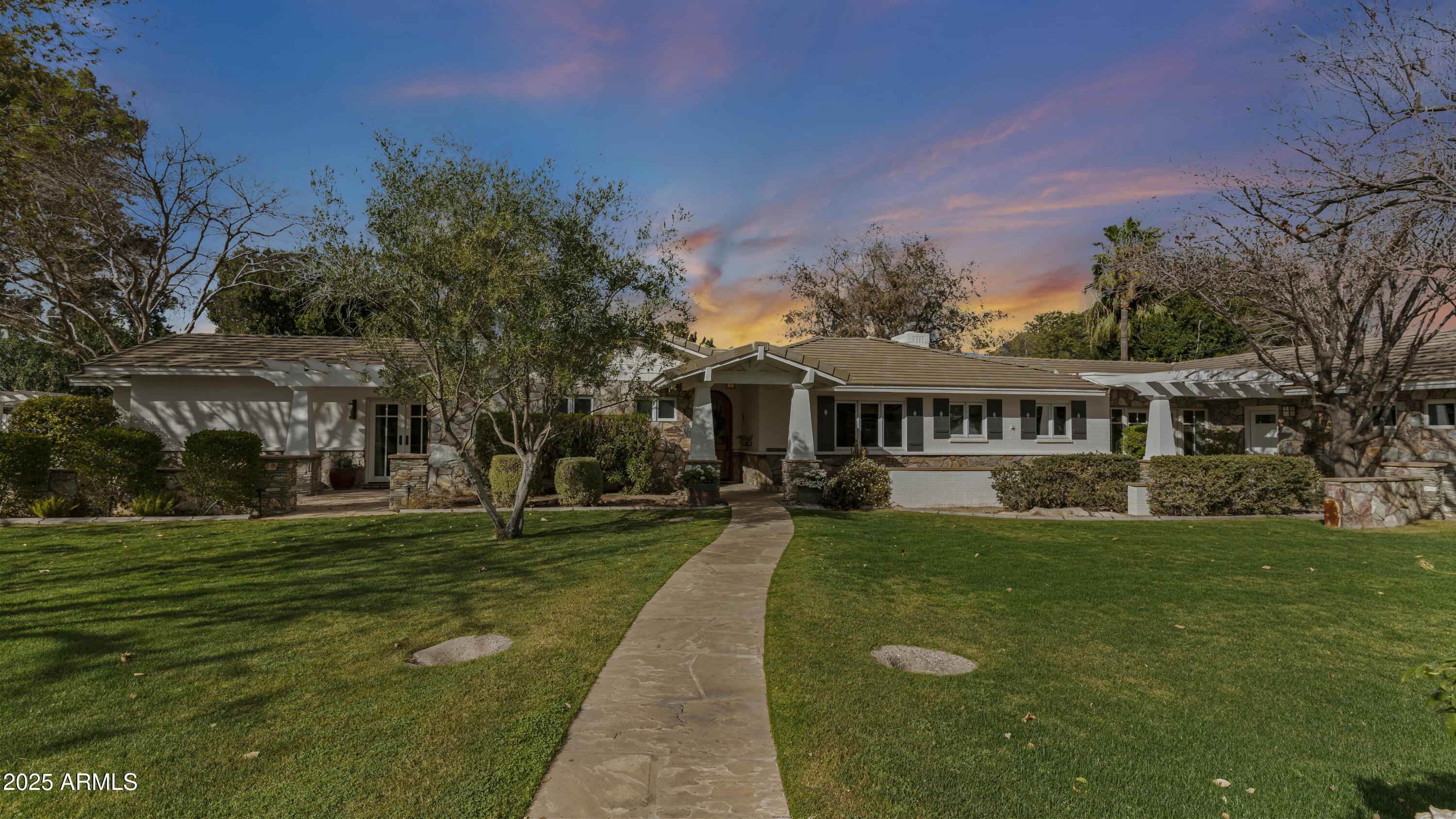 1018 W KALER Drive