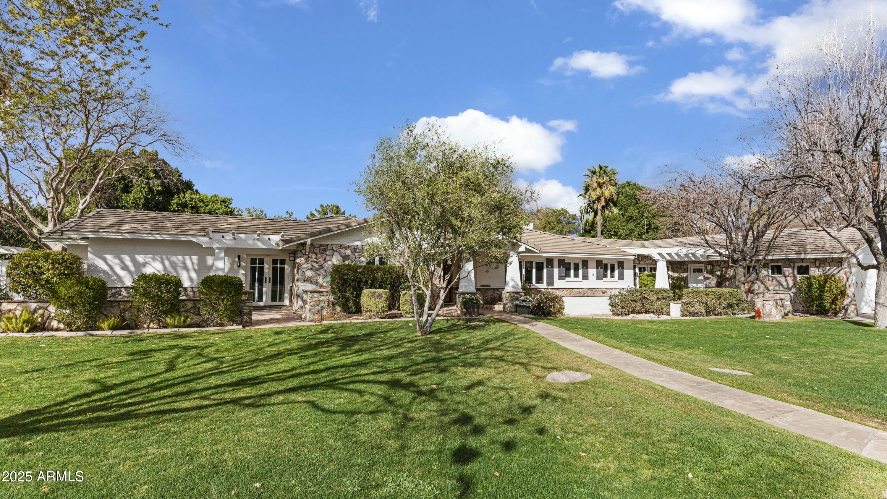1018 W KALER Drive