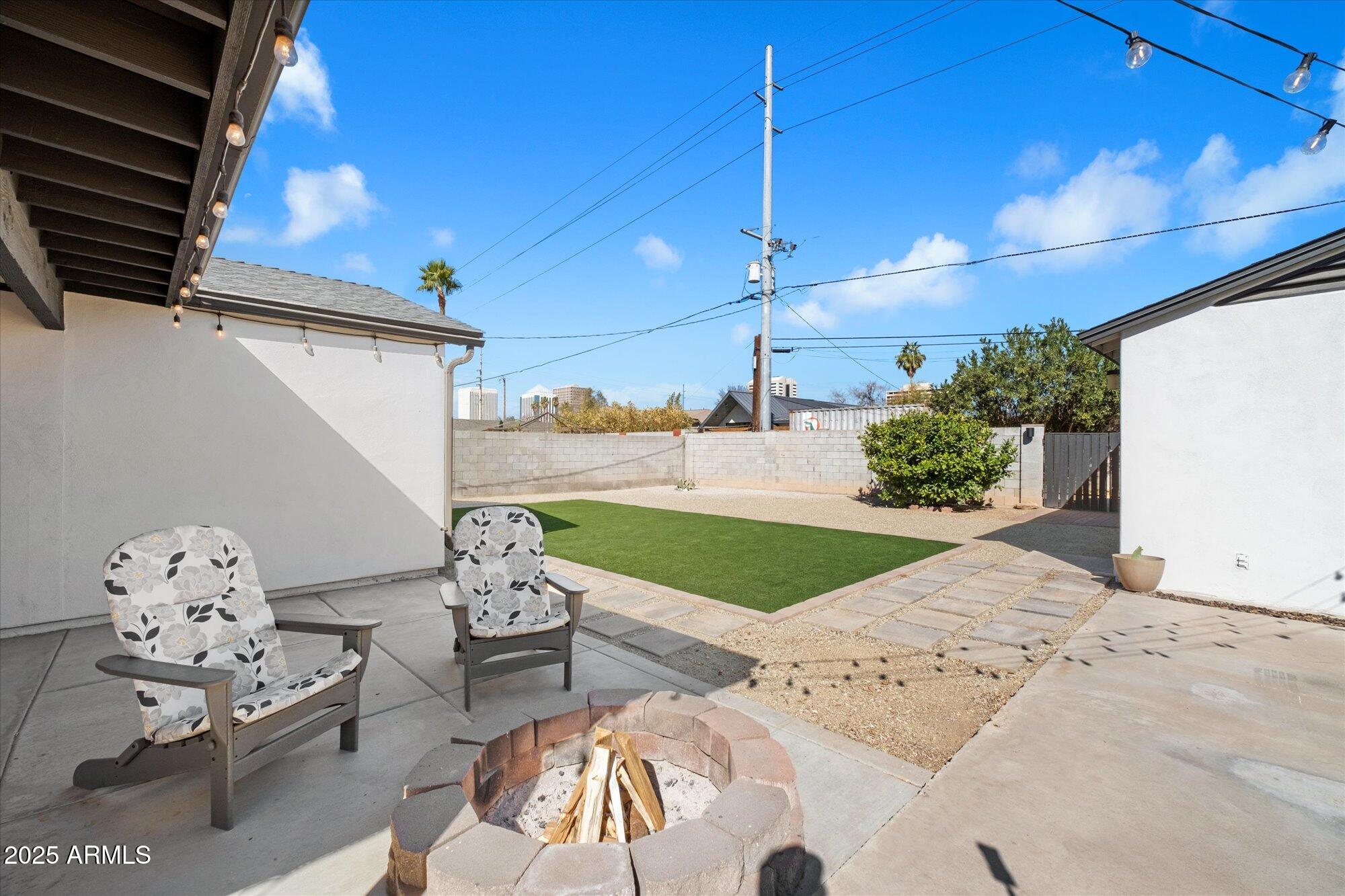 322 E MITCHELL Drive