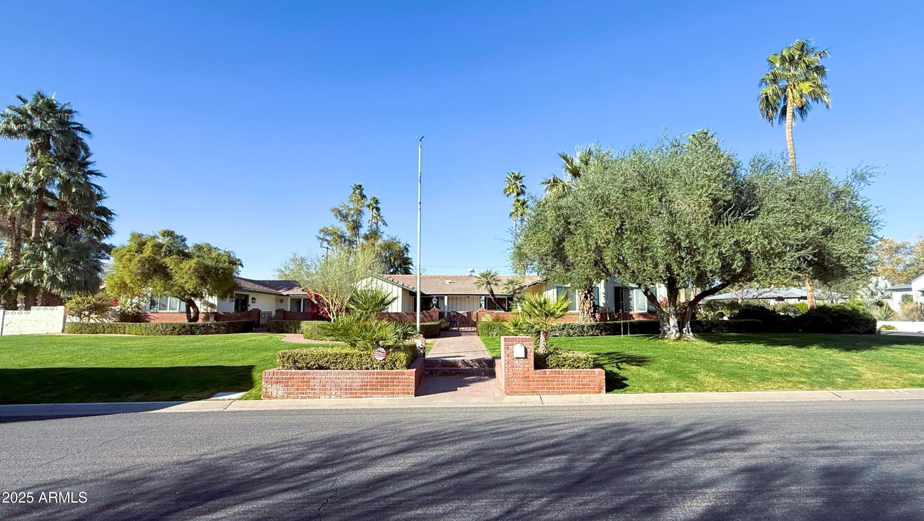 2238 E San Juan Avenue