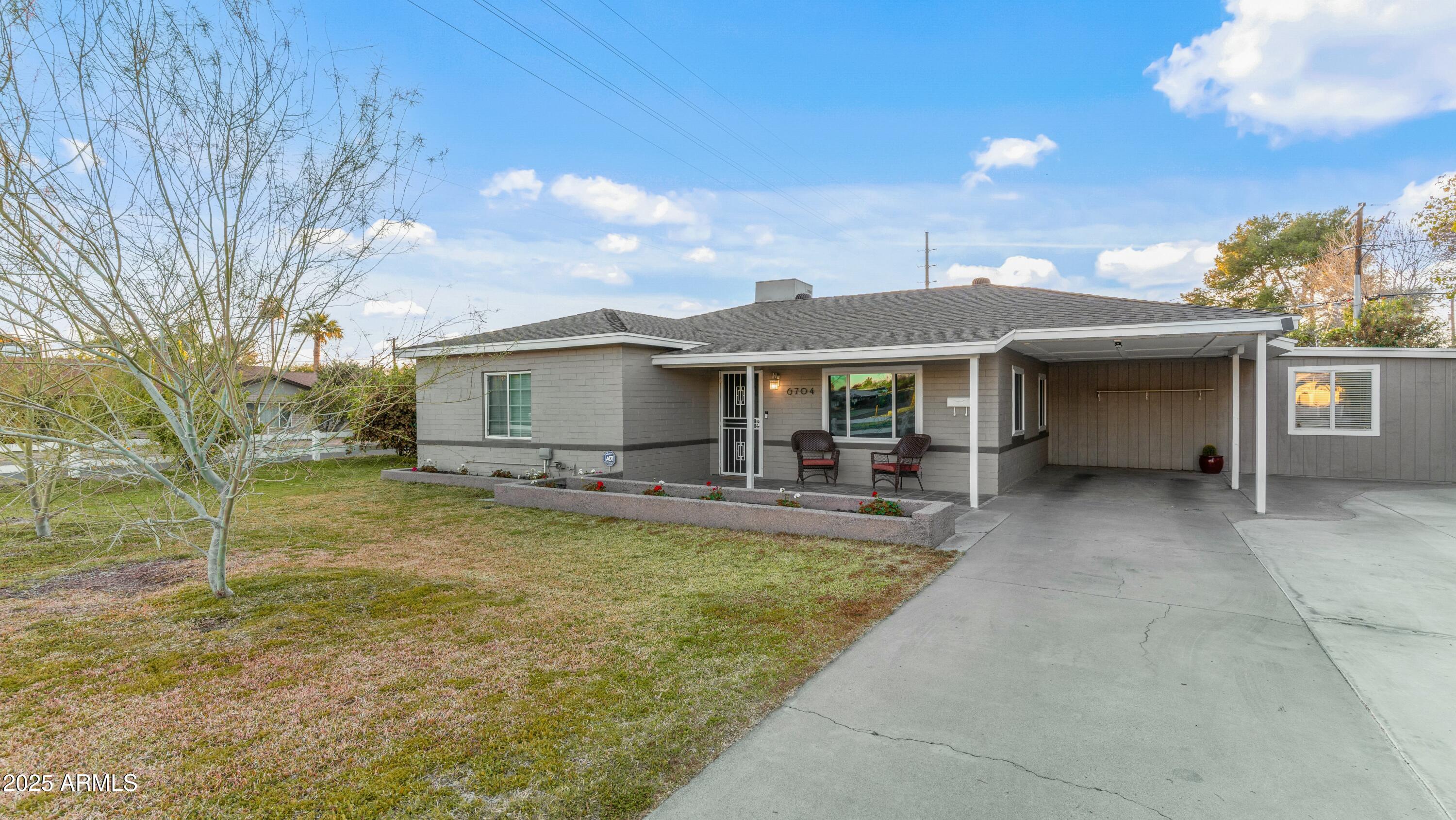 6704 N 10TH Place