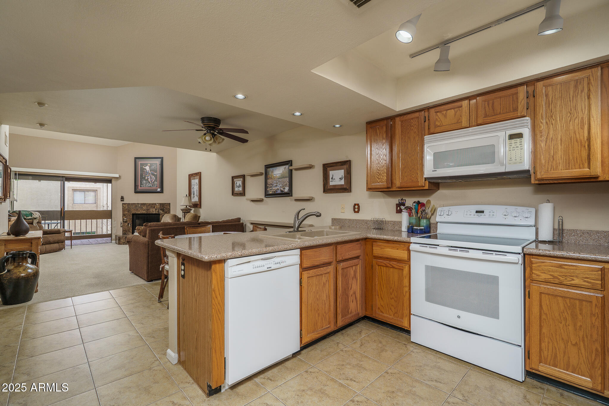 8651 E ROYAL PALM Road 206